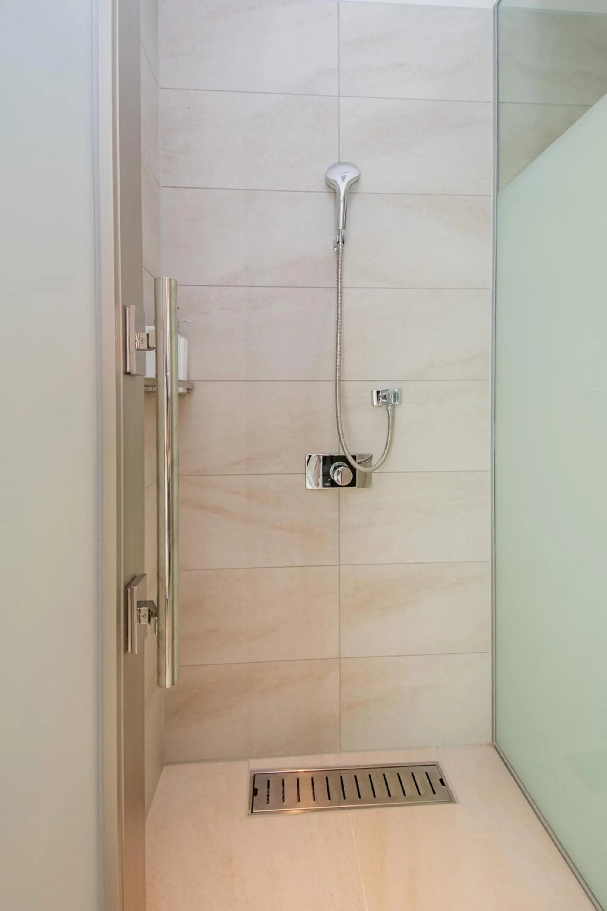 Shower in pool villa Sanrriott Okinawa Motobu