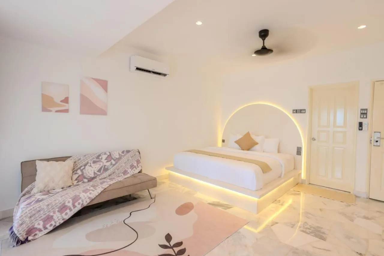 Bedroom, Bed in Suntai Villa, Beachfront Suites