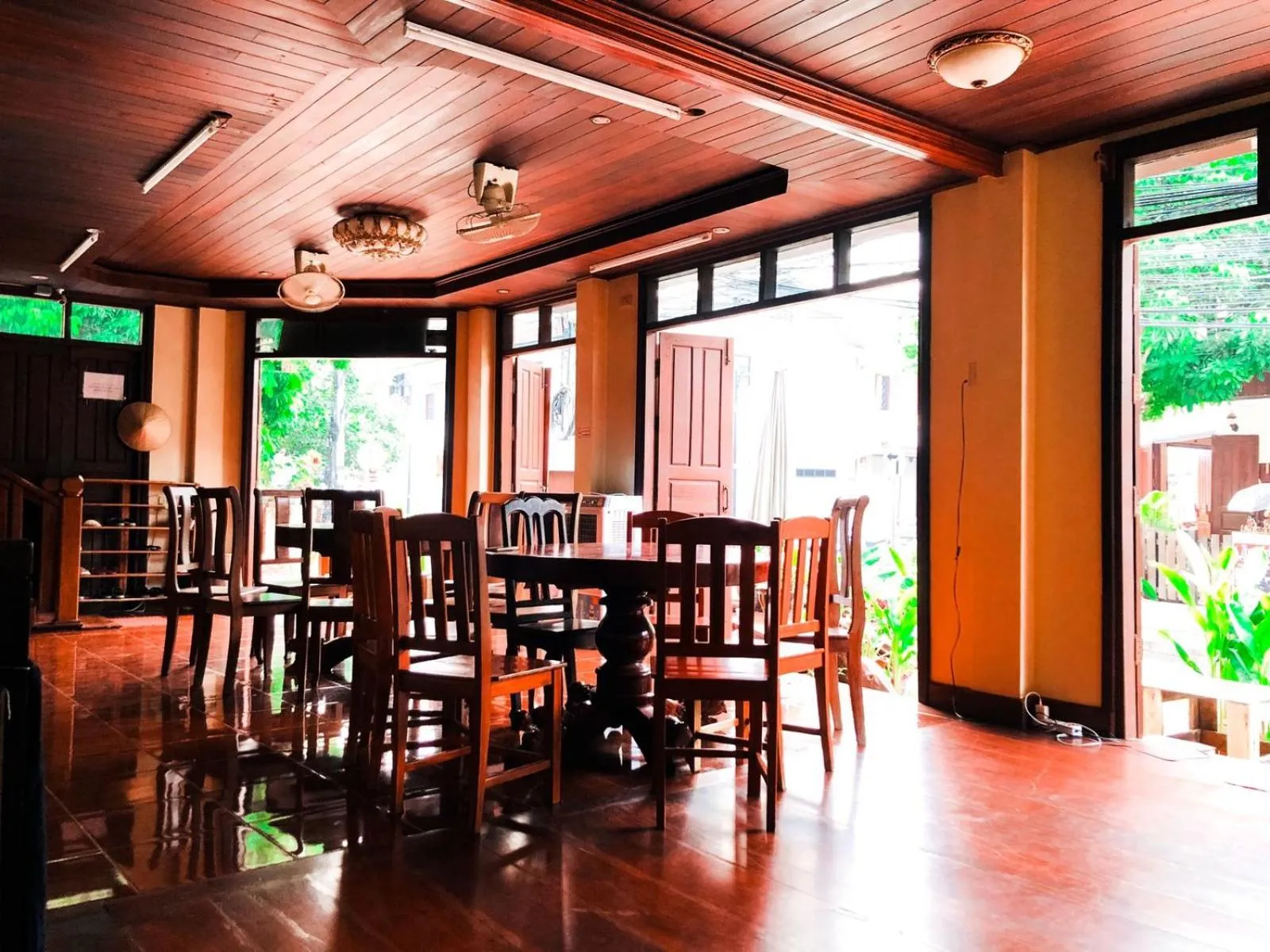 Restaurant/places to eat in Tingkham Guesthouse