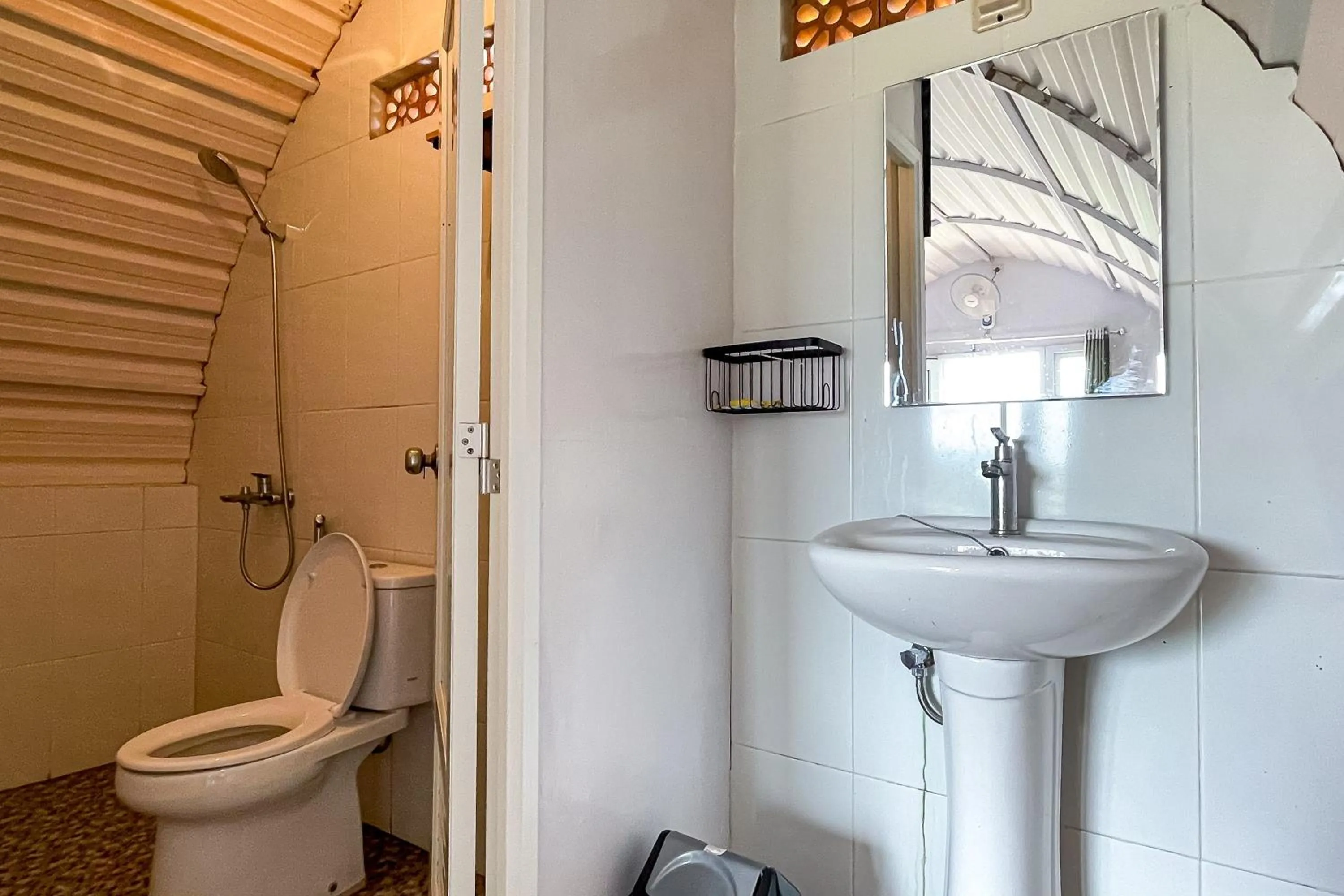 Bathroom in Rainbow Glamping