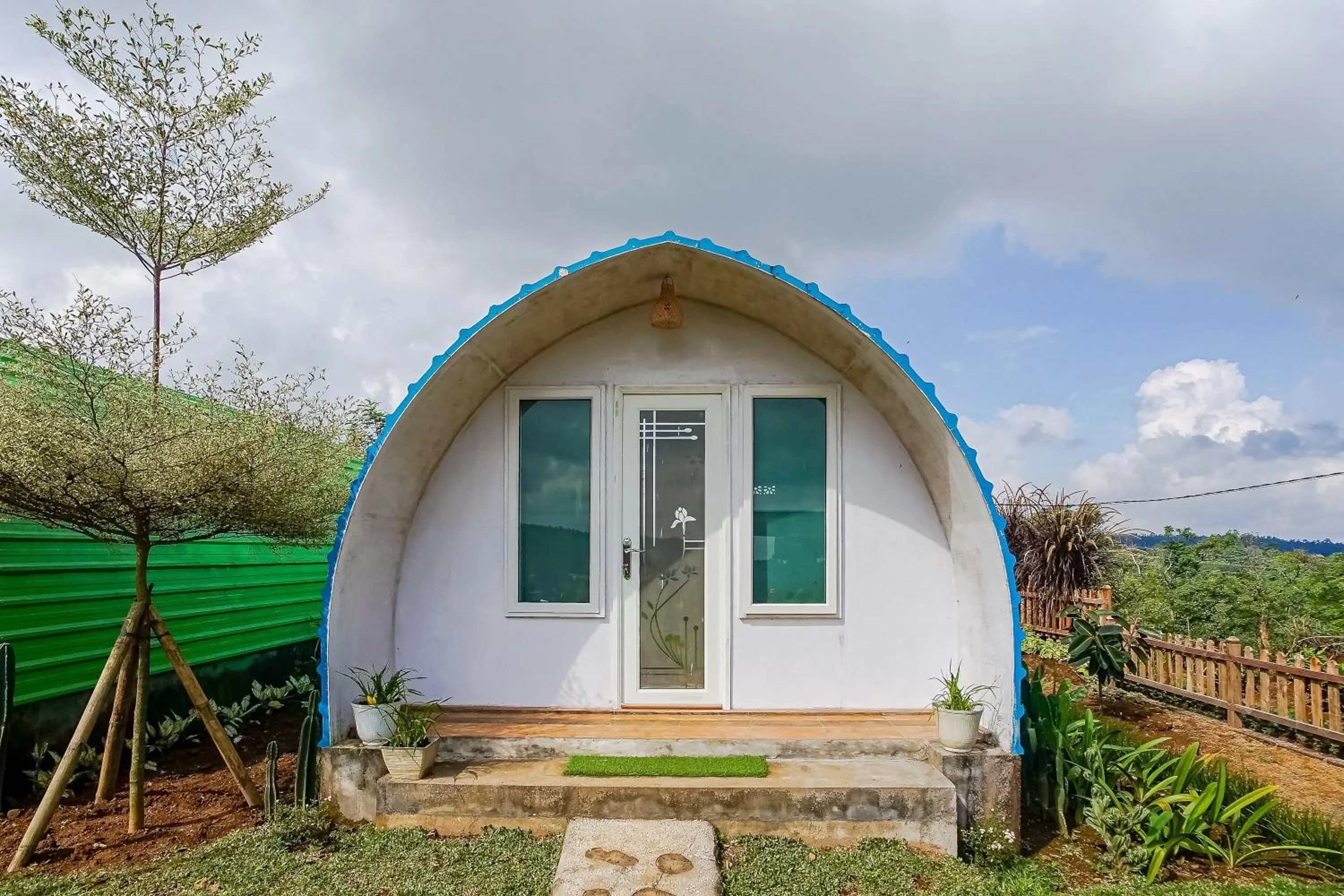Facade/entrance in Rainbow Glamping