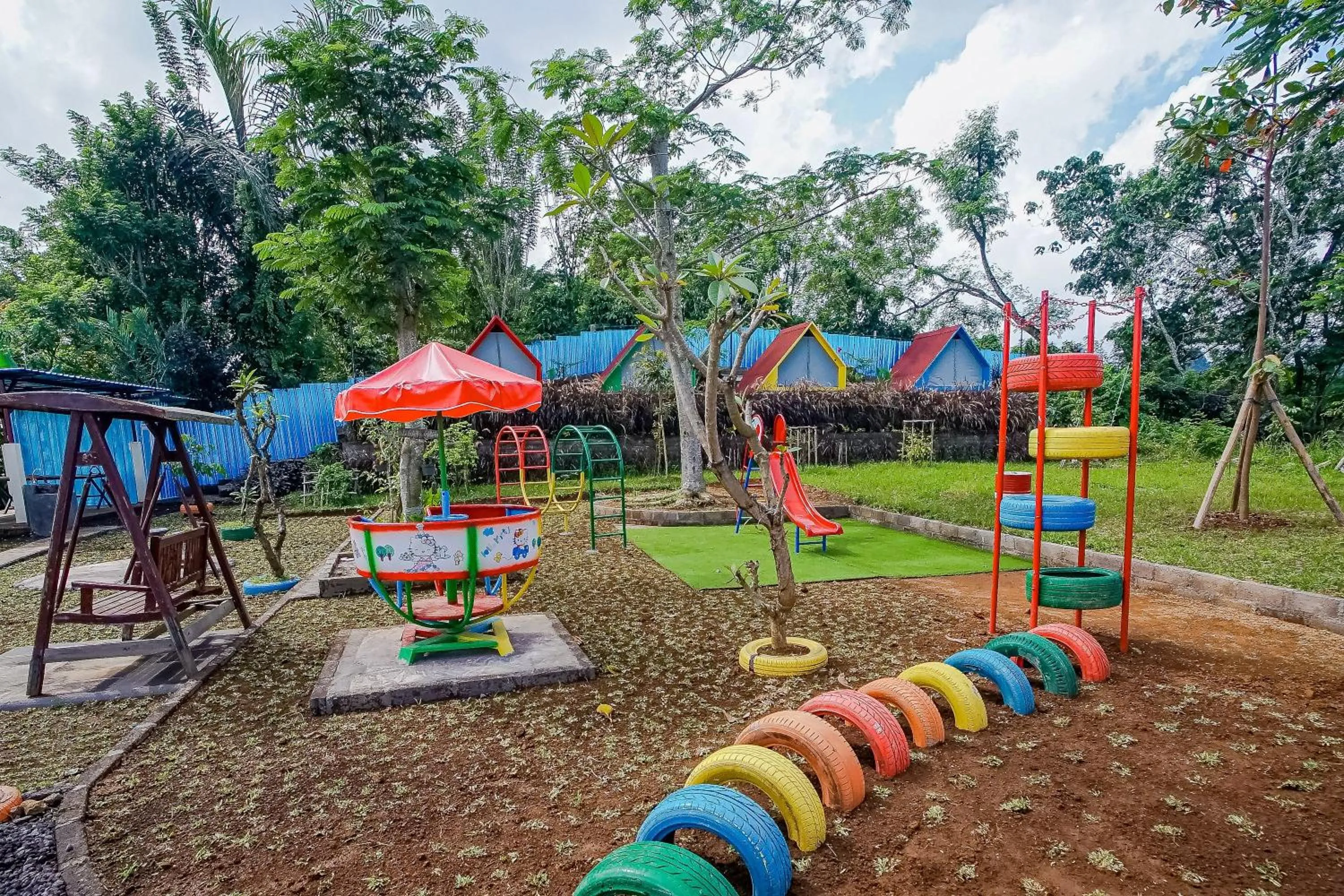 Children play ground in Rainbow Glamping