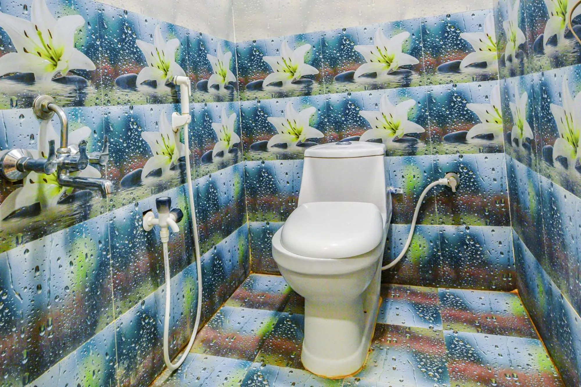 Bathroom in FabHotel Yogeshwara Grand - Nr Hyderabad International Airport, Shamshabad