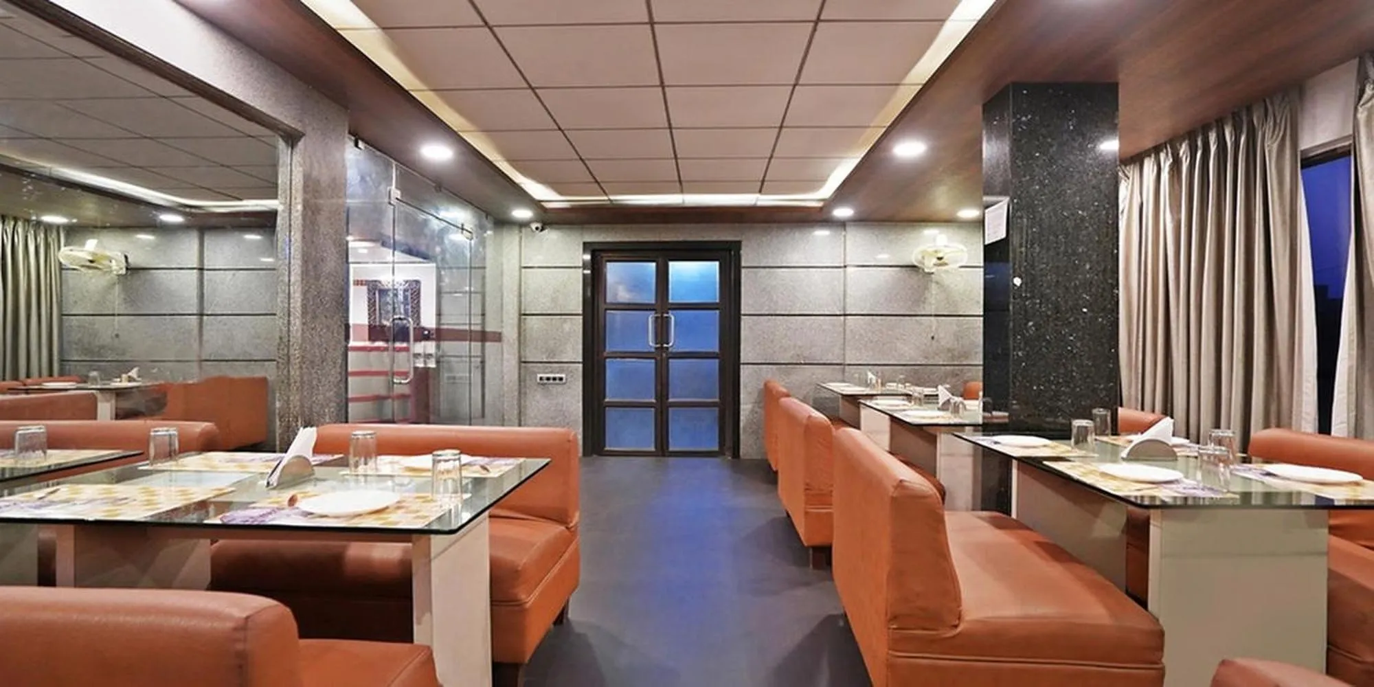 Restaurant/Places to Eat in Gold Coast Beach Resort