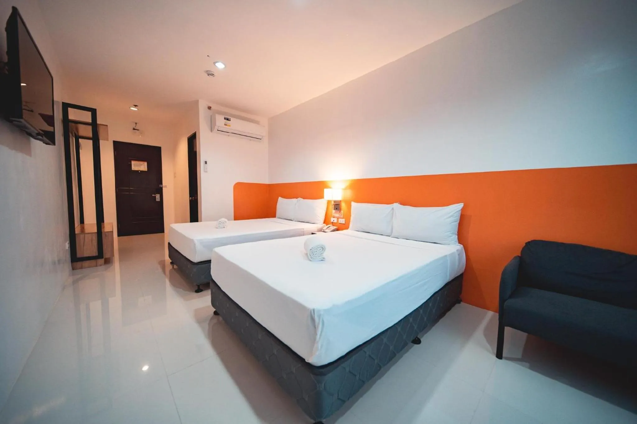 Photo of the whole room in Travelbee Minglanilla Inn