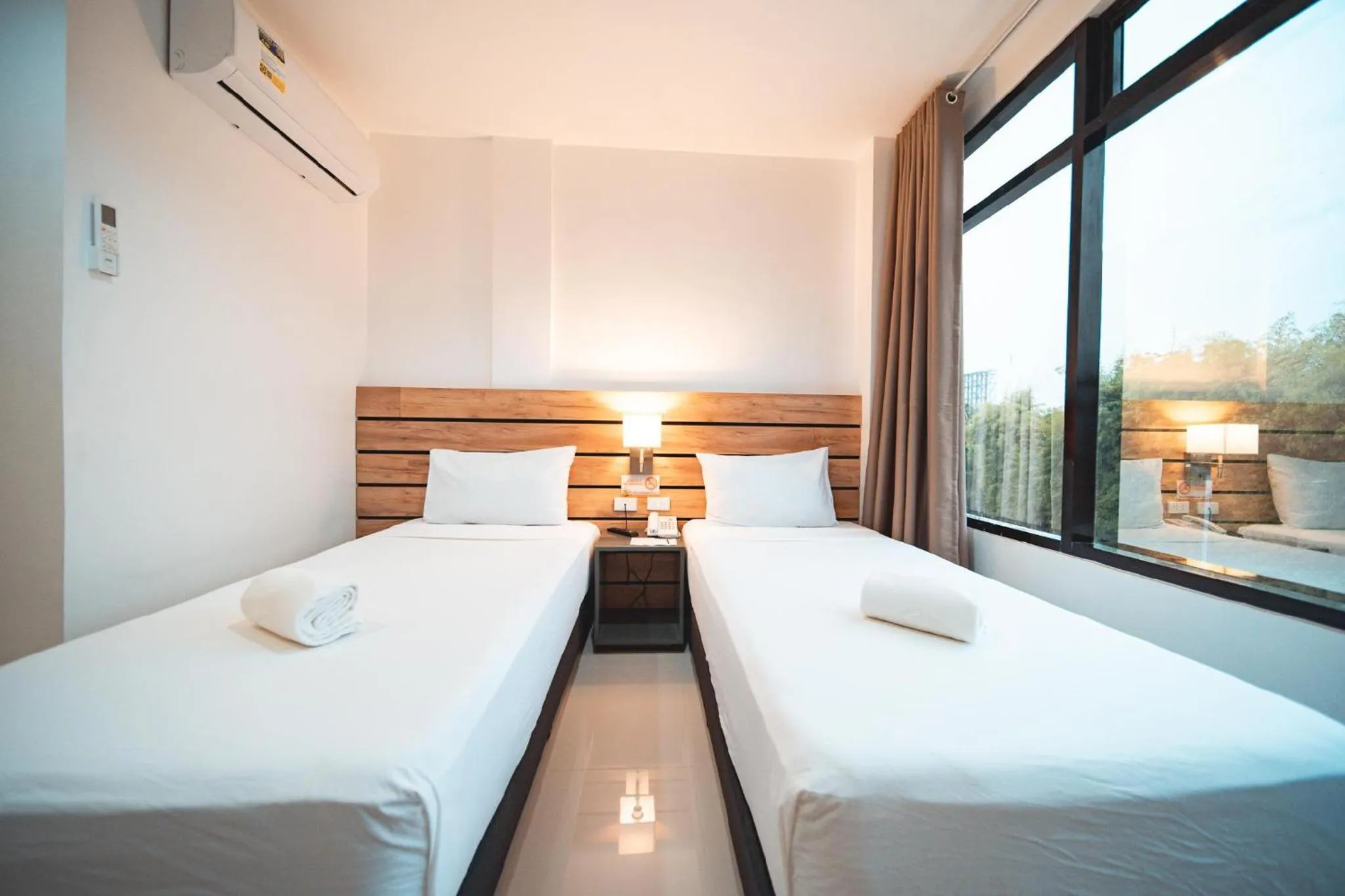 Bed in Travelbee Minglanilla Inn