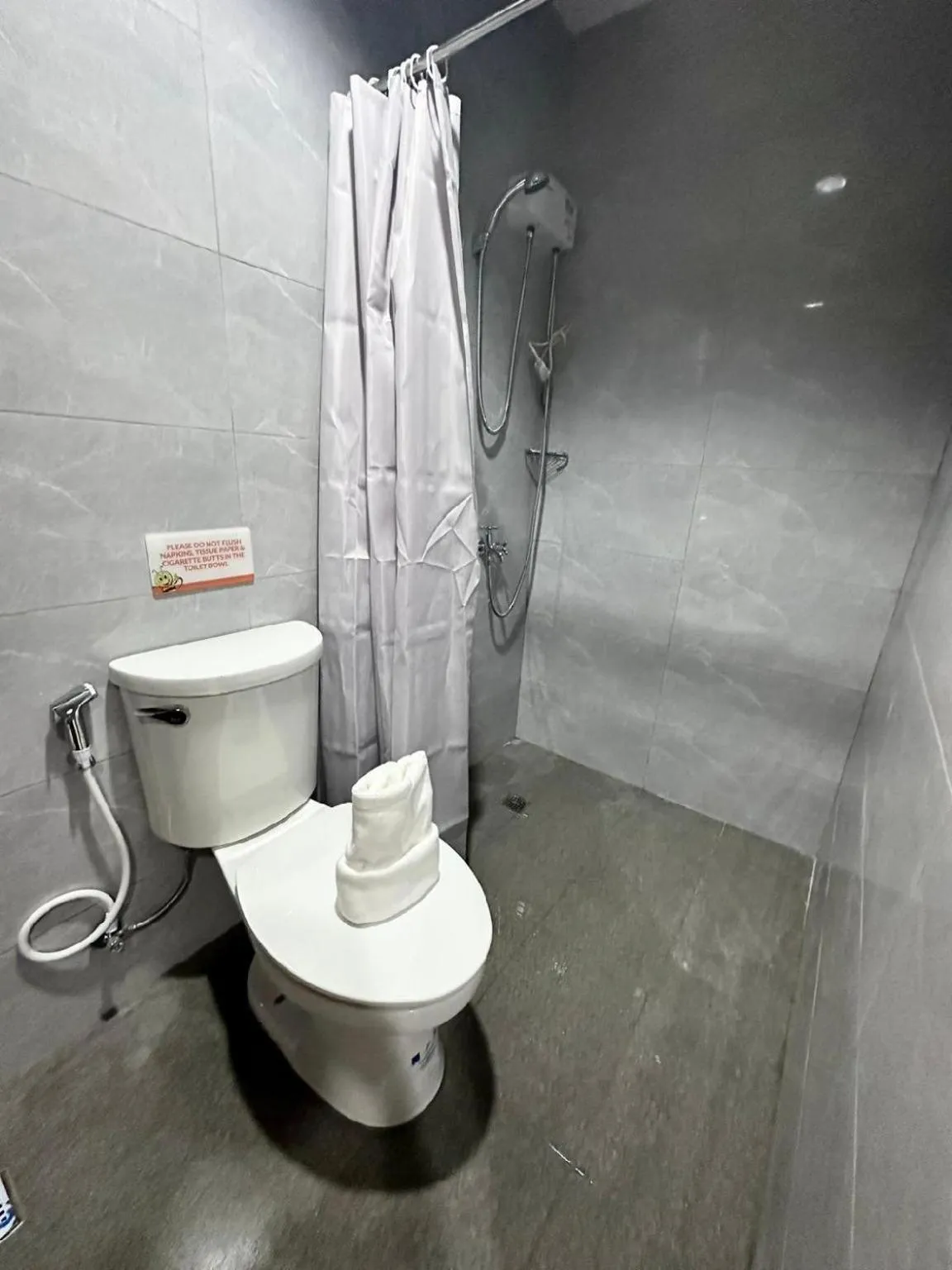 Shower in Travelbee Minglanilla Inn