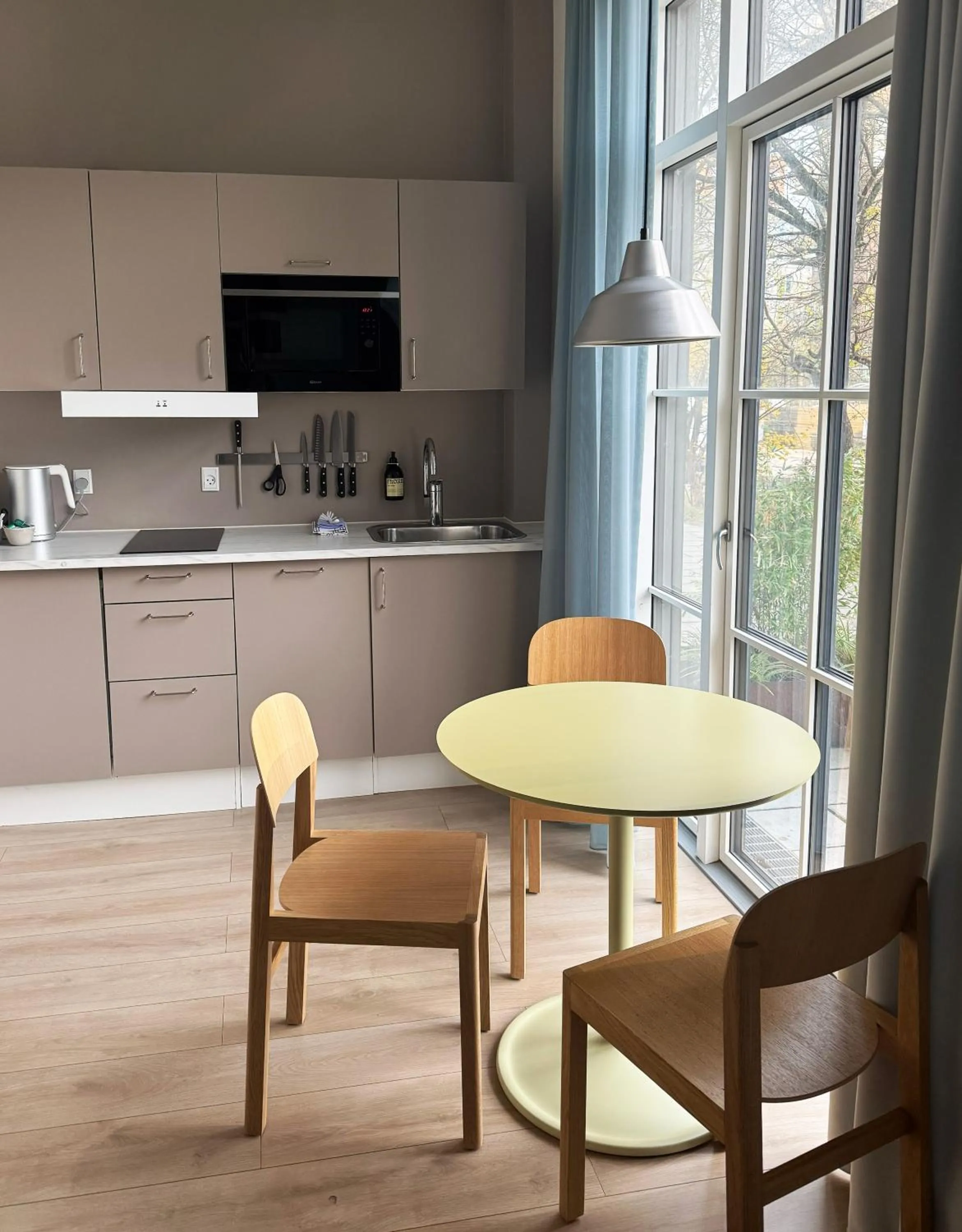 Coffee/tea facilities in Flora Apartment Hotel