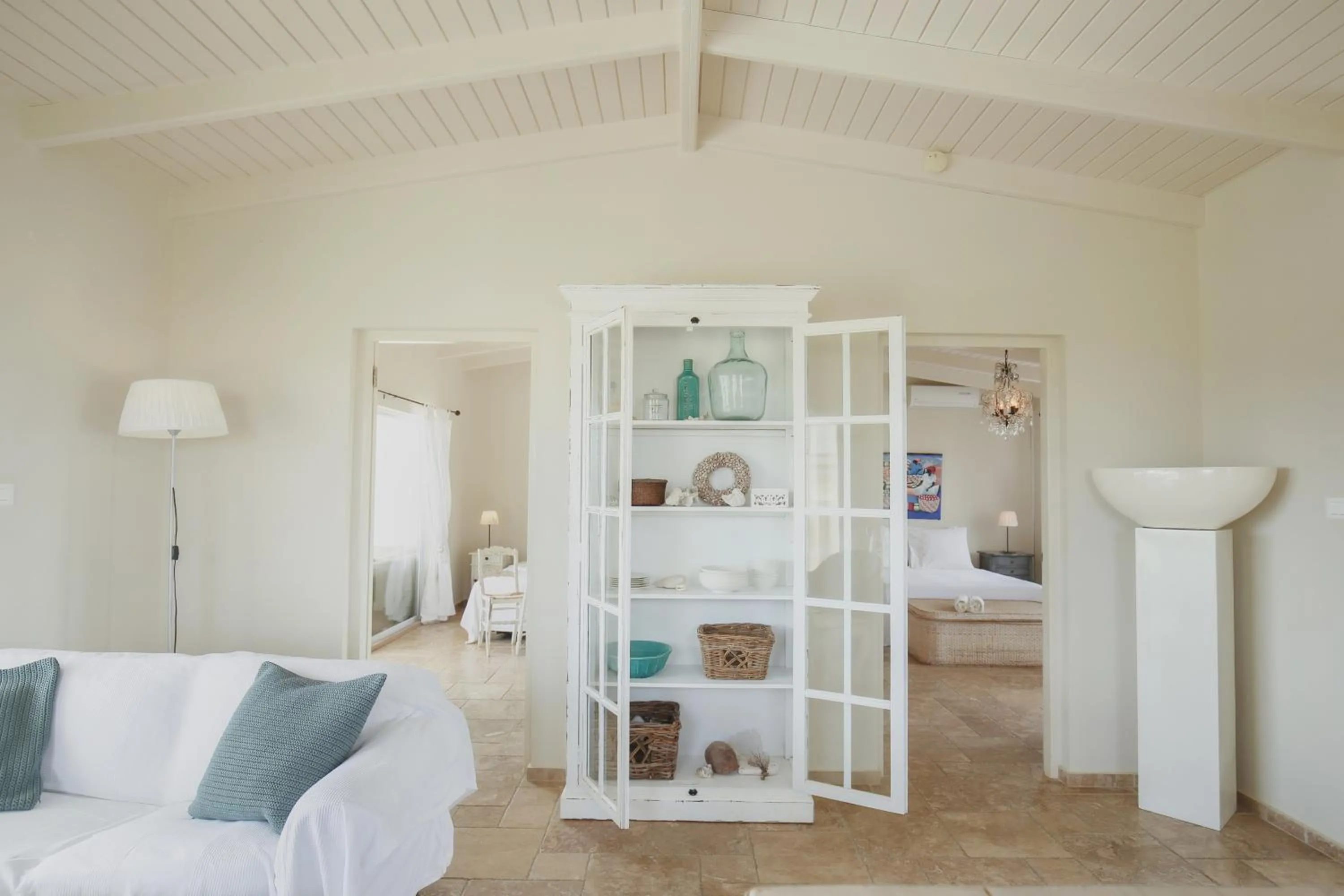 Living room, Bed in Ocean Breeze Boutique Hotel & Marina