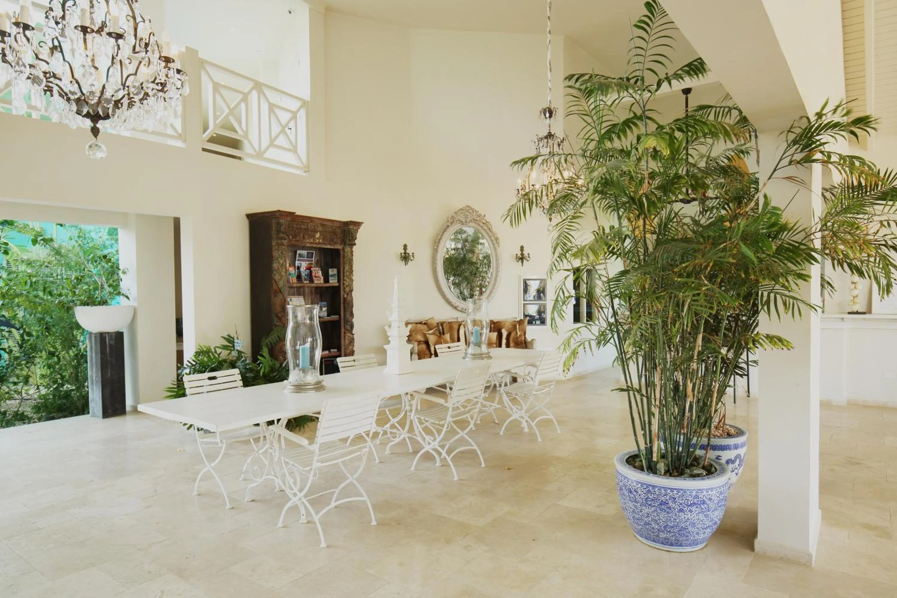 Lobby or reception in Ocean Breeze Boutique Hotel & Marina