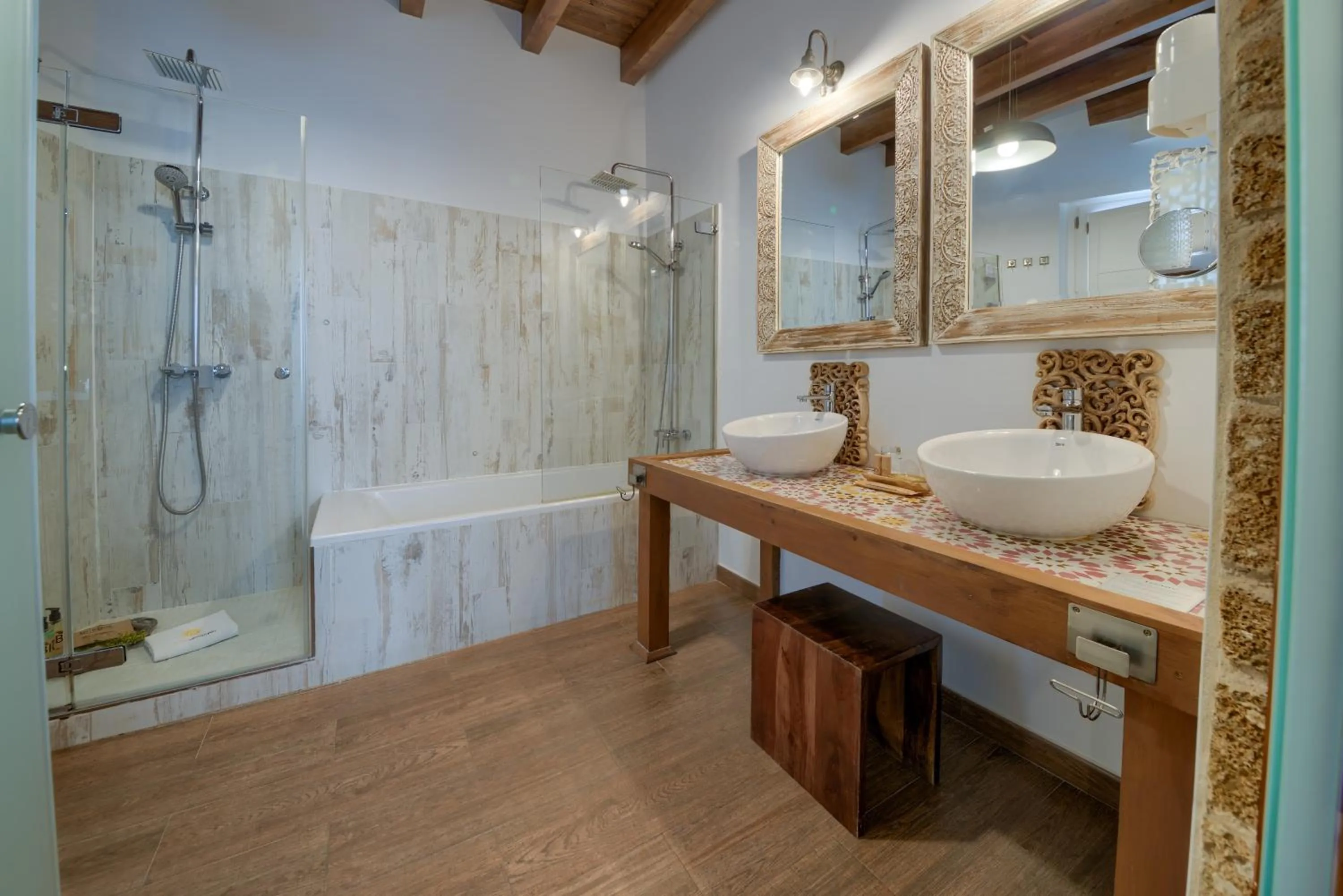 Shower in Hotel Argantonio