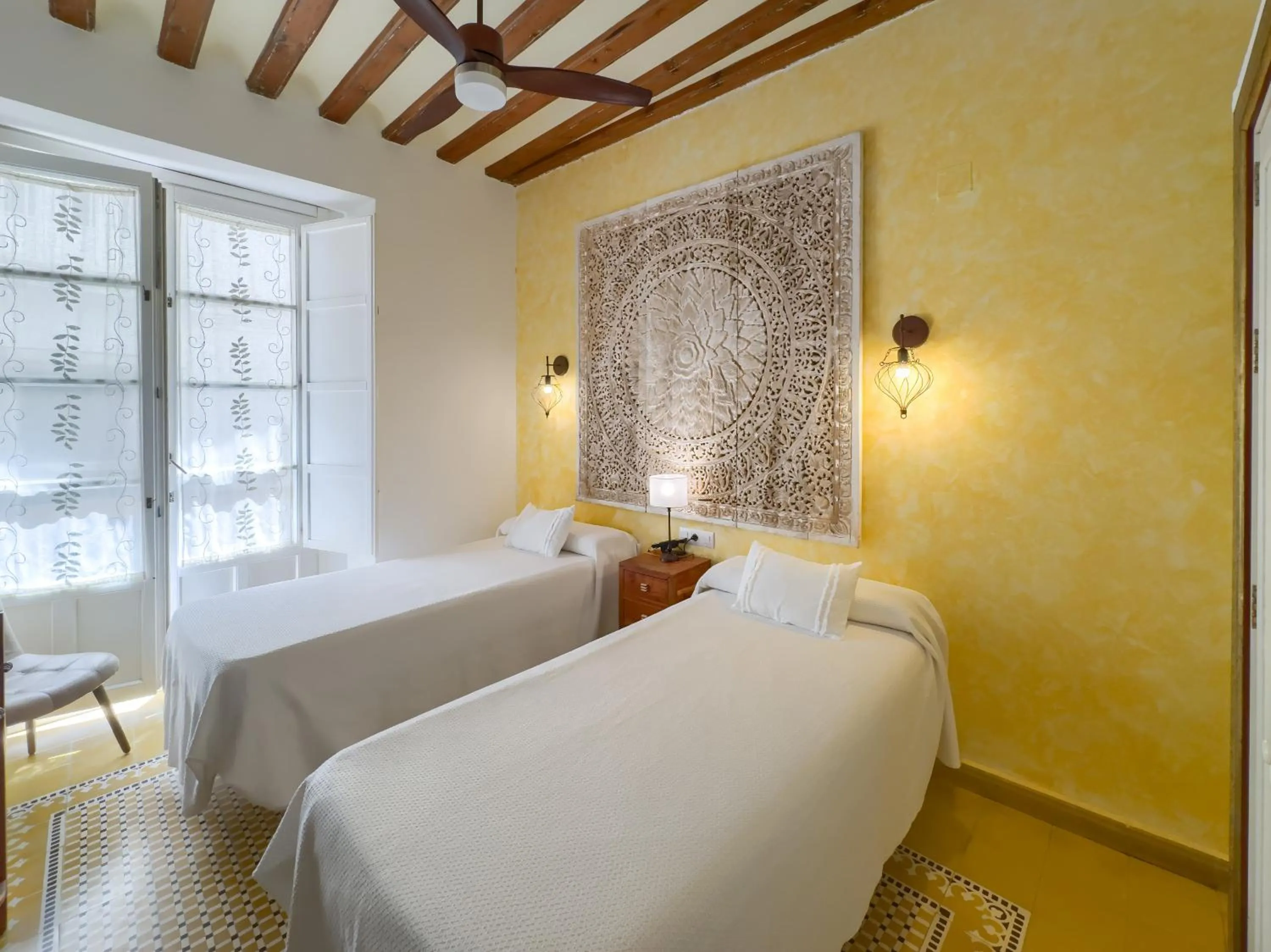 Shower, Bed in Hotel Argantonio