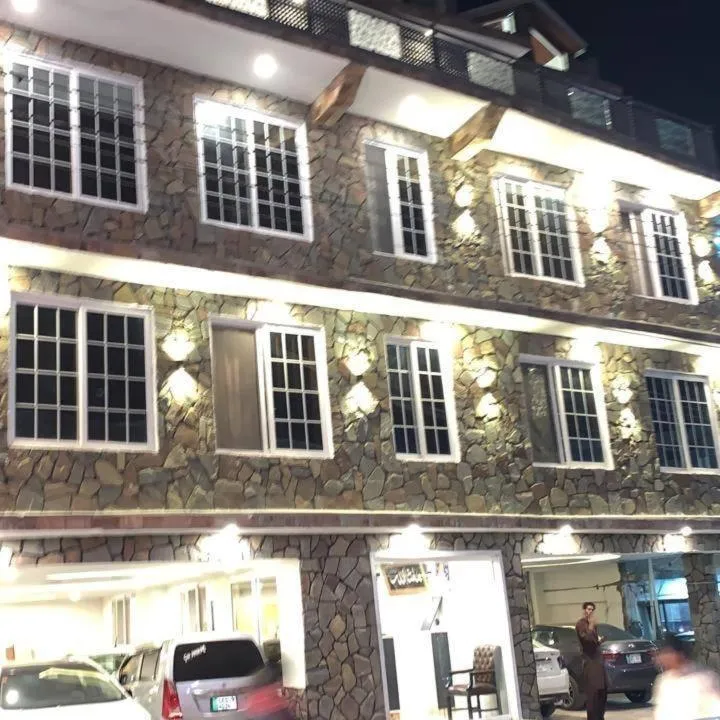 The Mall Street Hotel