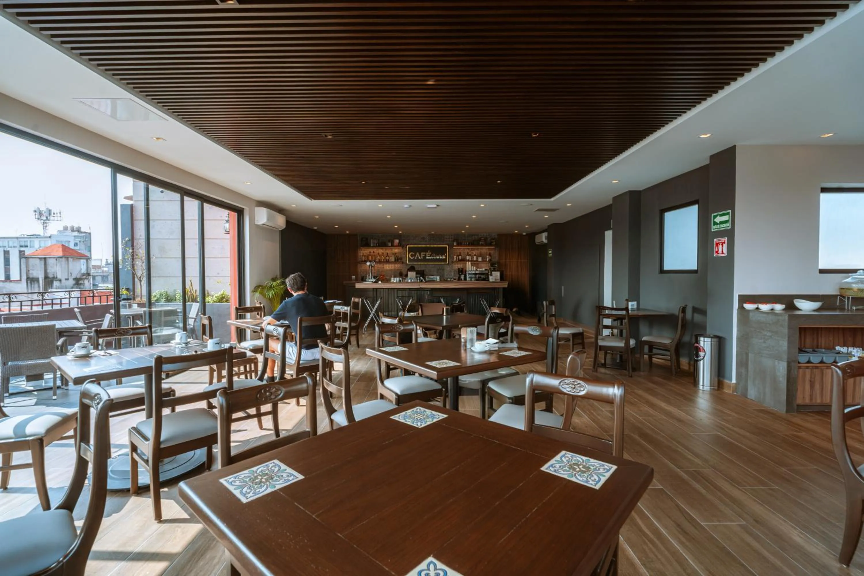 Restaurant/places to eat in Canada Central & Rooftop