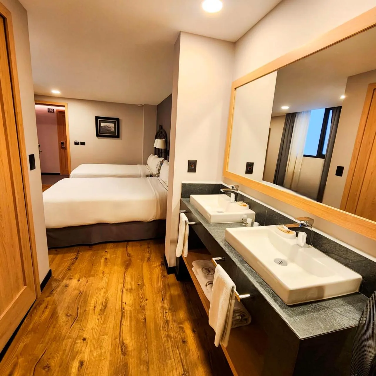 Bed in Canada Central & Rooftop