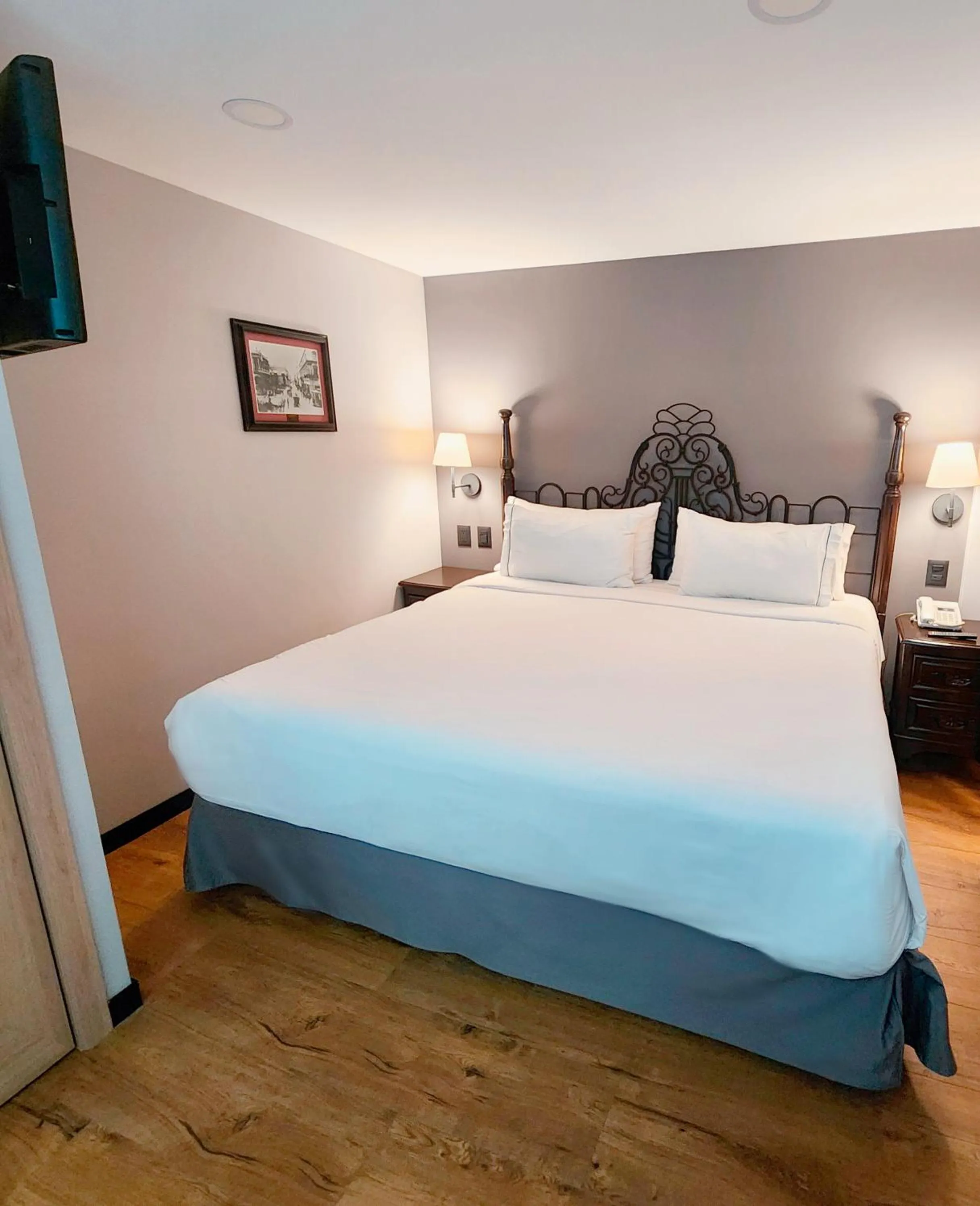 Bed in Canada Central & Rooftop