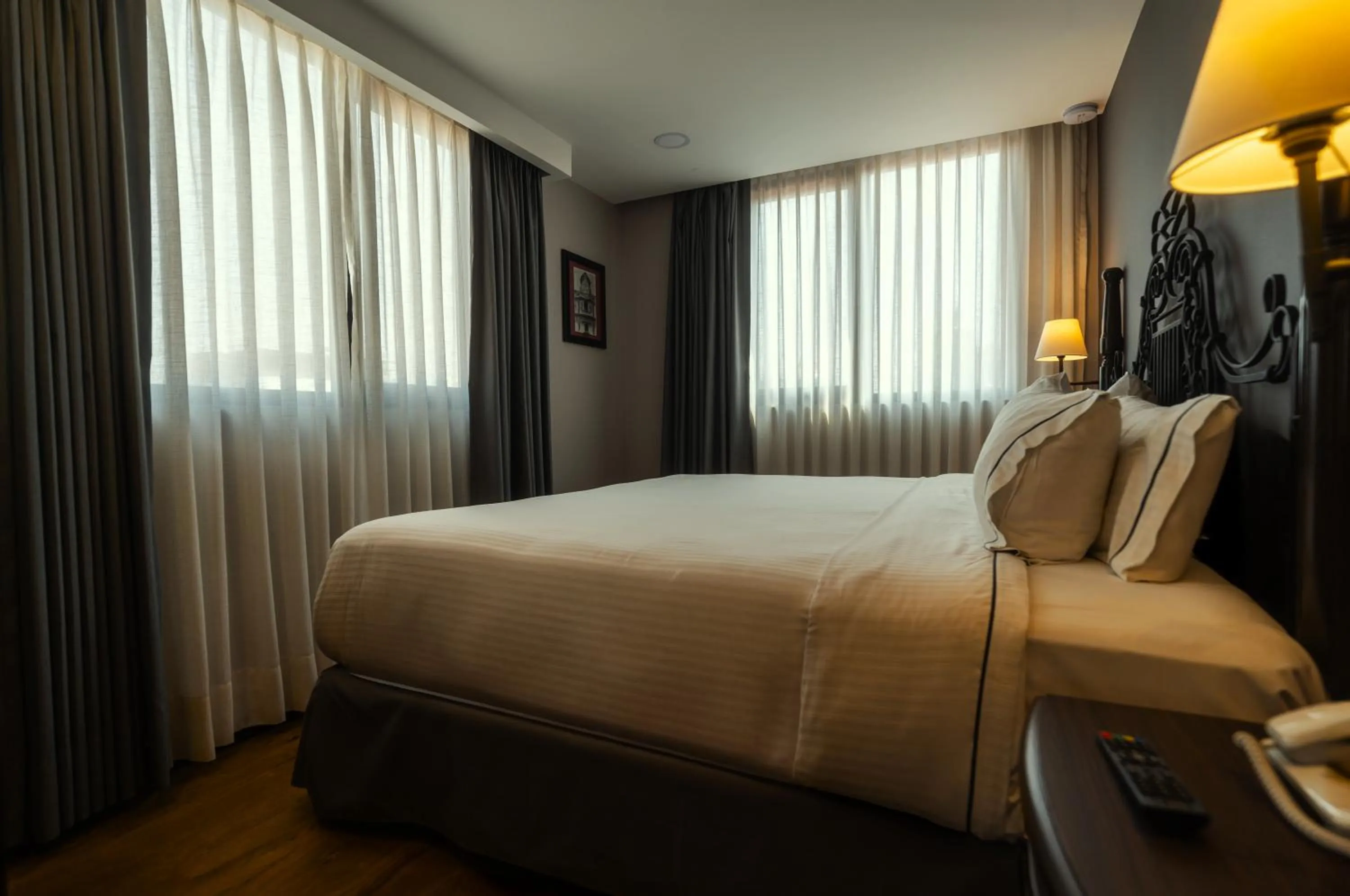 Bedroom, Bed in Canada Central & Rooftop