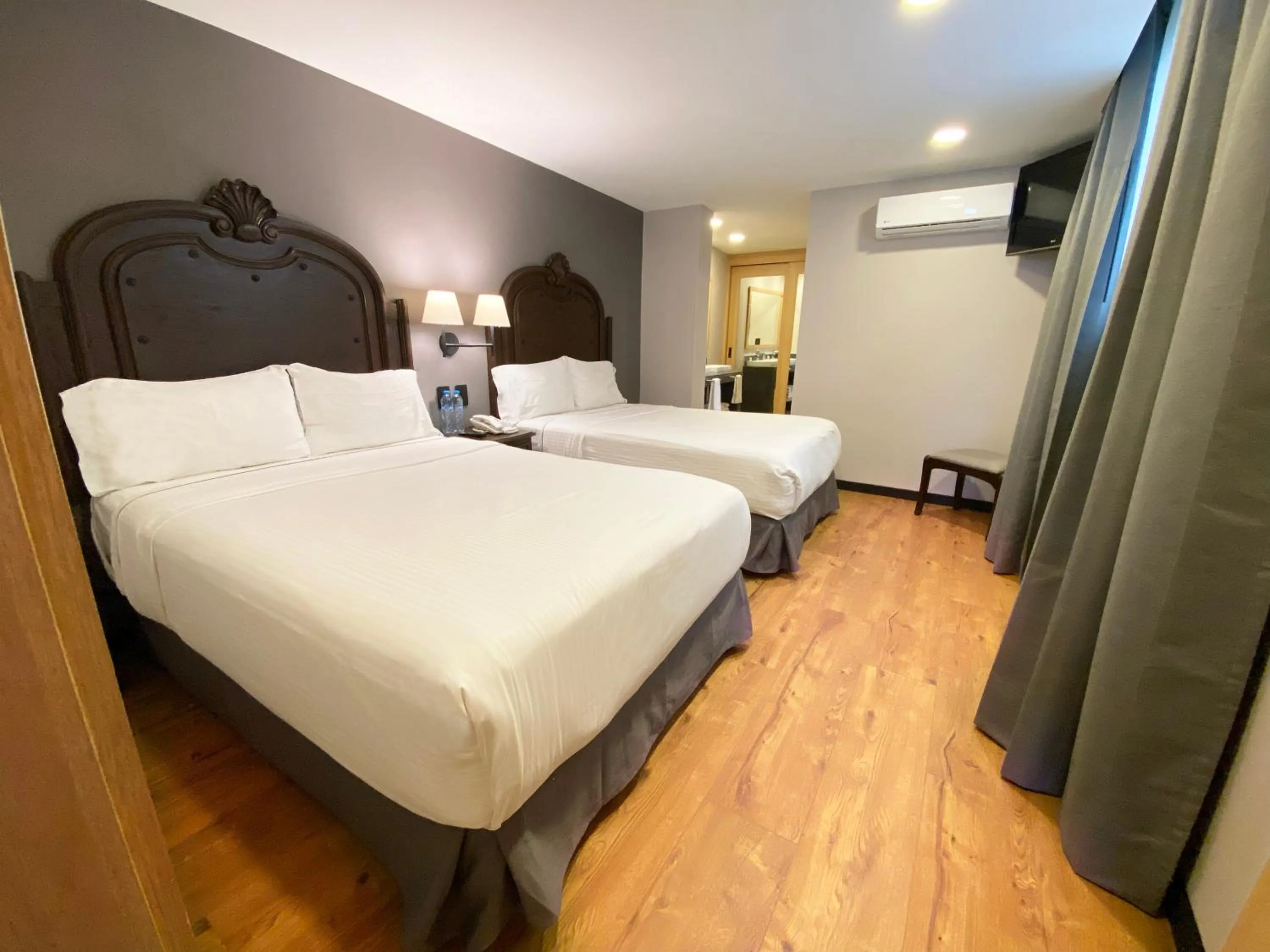 Photo of the whole room, Bed in Canada Central & Rooftop