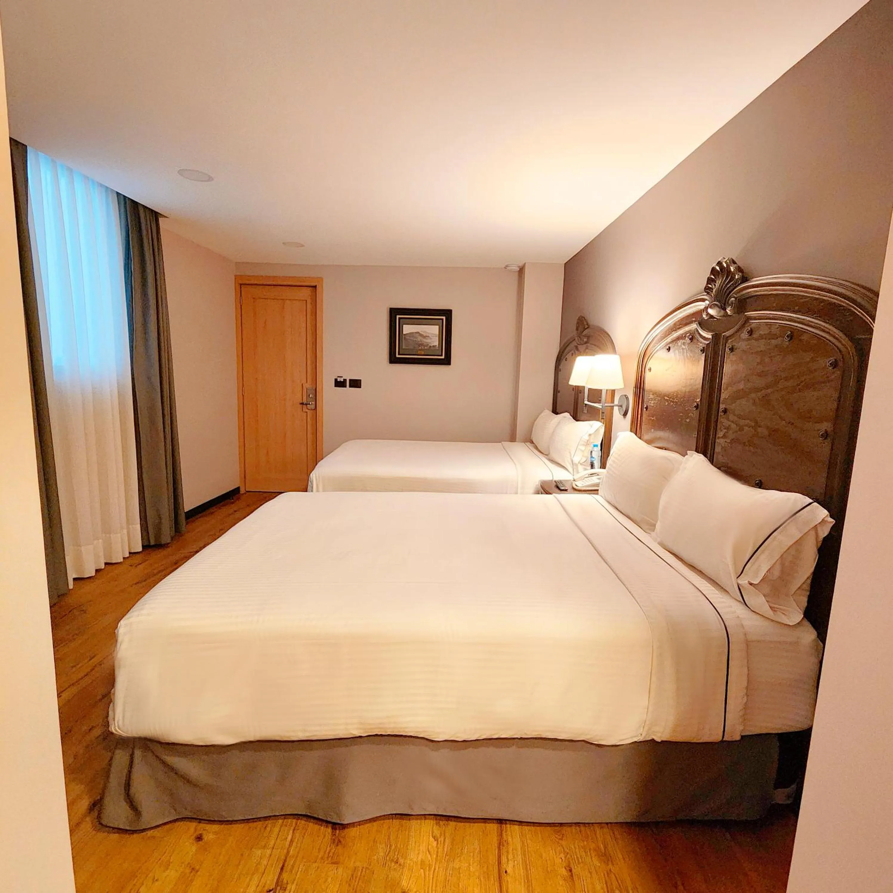Photo of the whole room, Bed in Canada Central & Rooftop