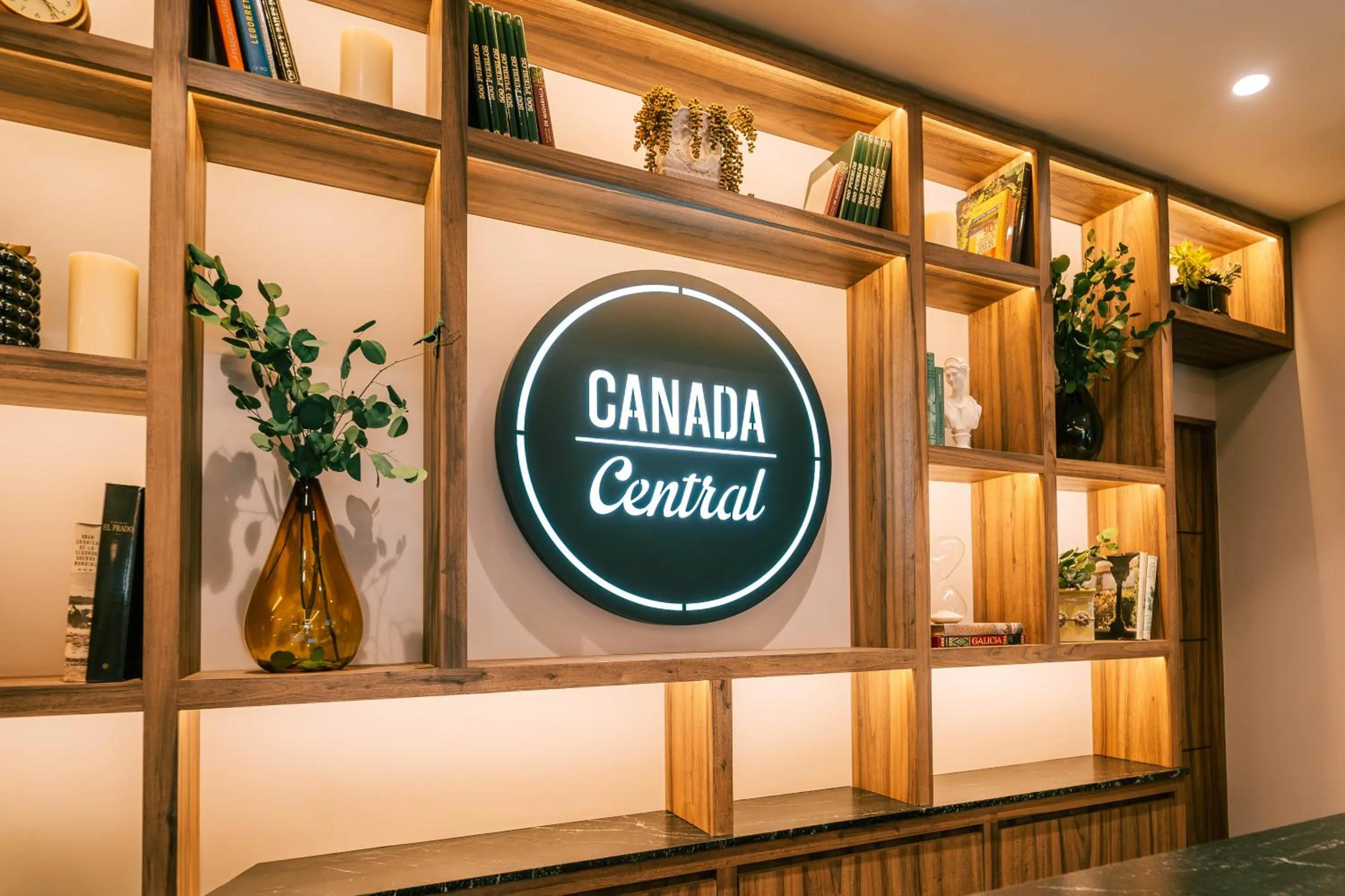 Logo/Certificate/Sign in Canada Central & Rooftop