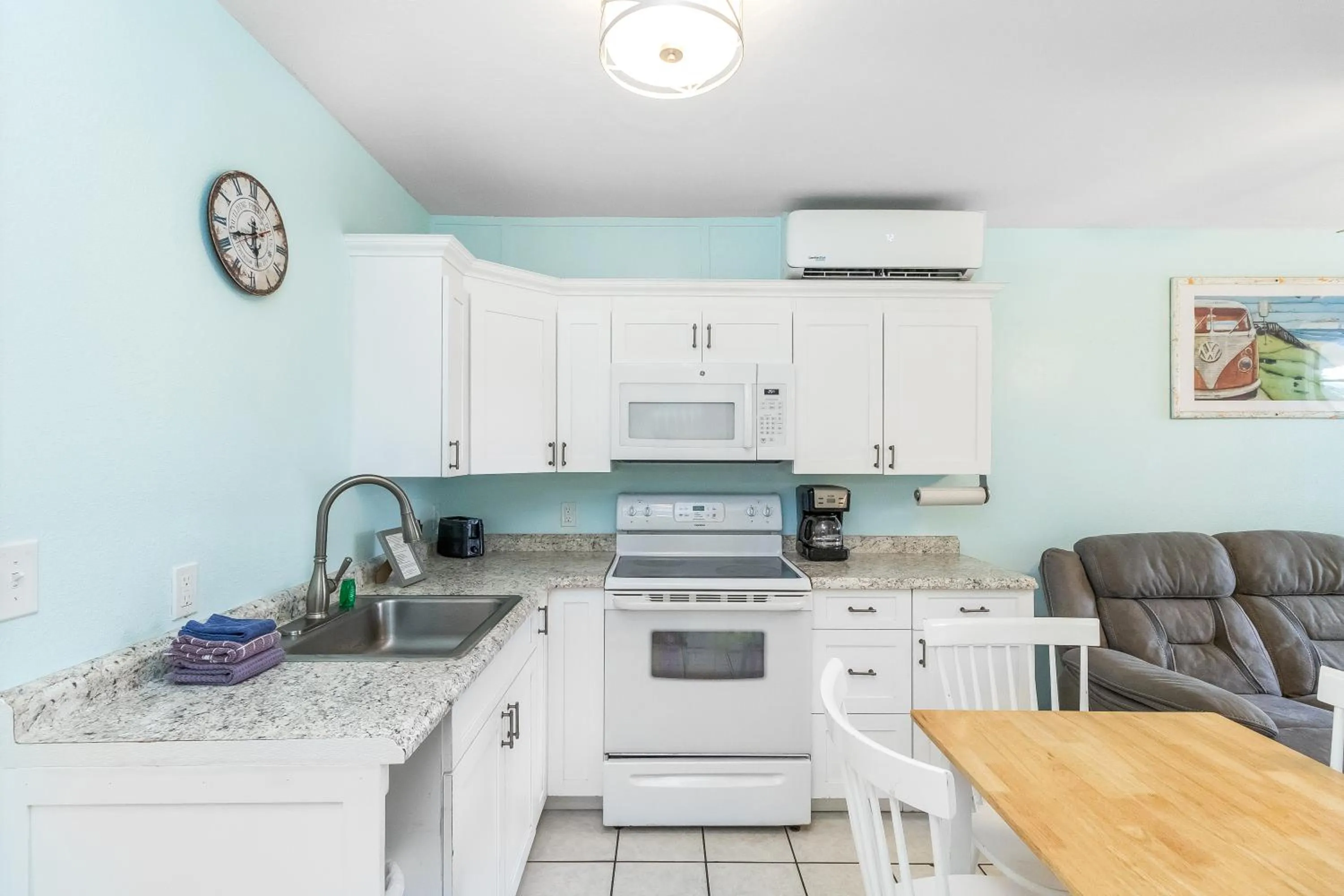 Kitchen or kitchenette in Tropic Island Resort