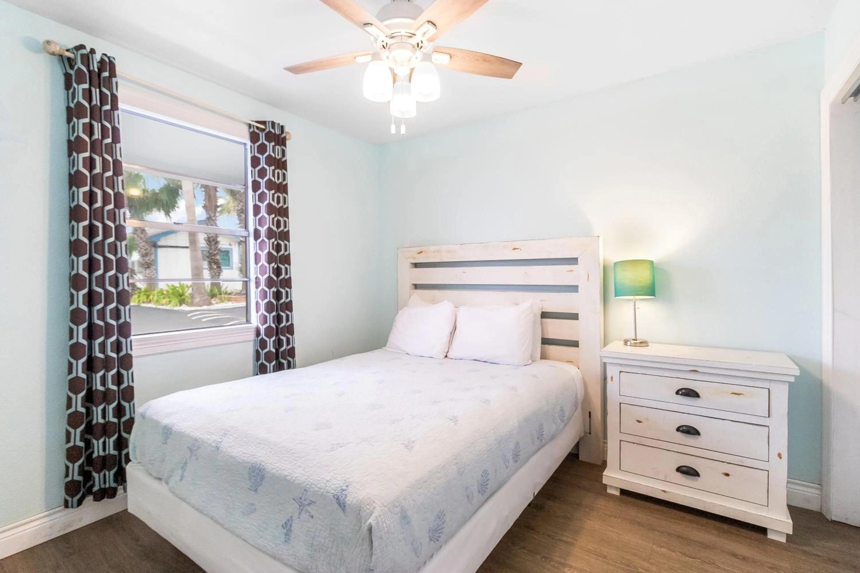 Bedroom, Bed in Tropic Island Resort
