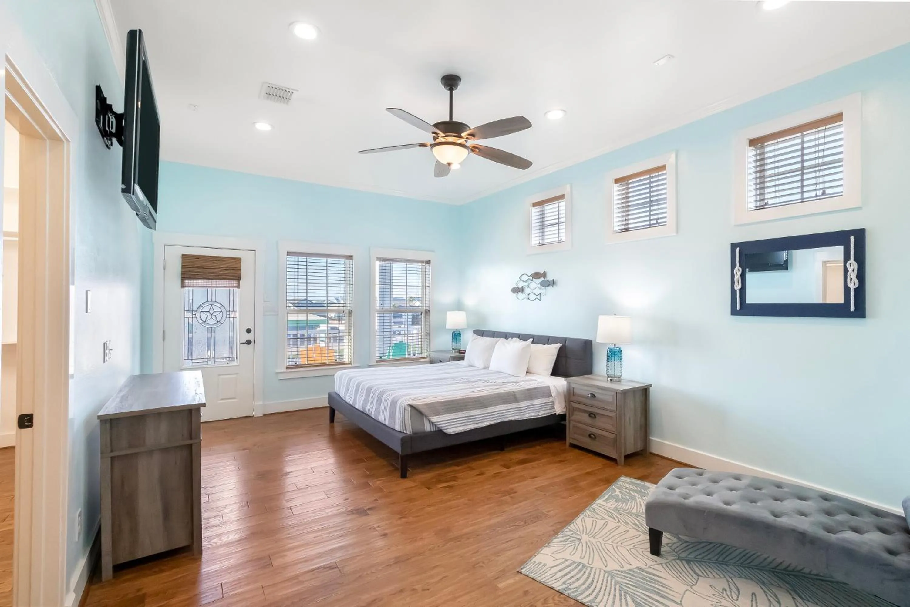 Bedroom, Bed in Tropic Island Resort