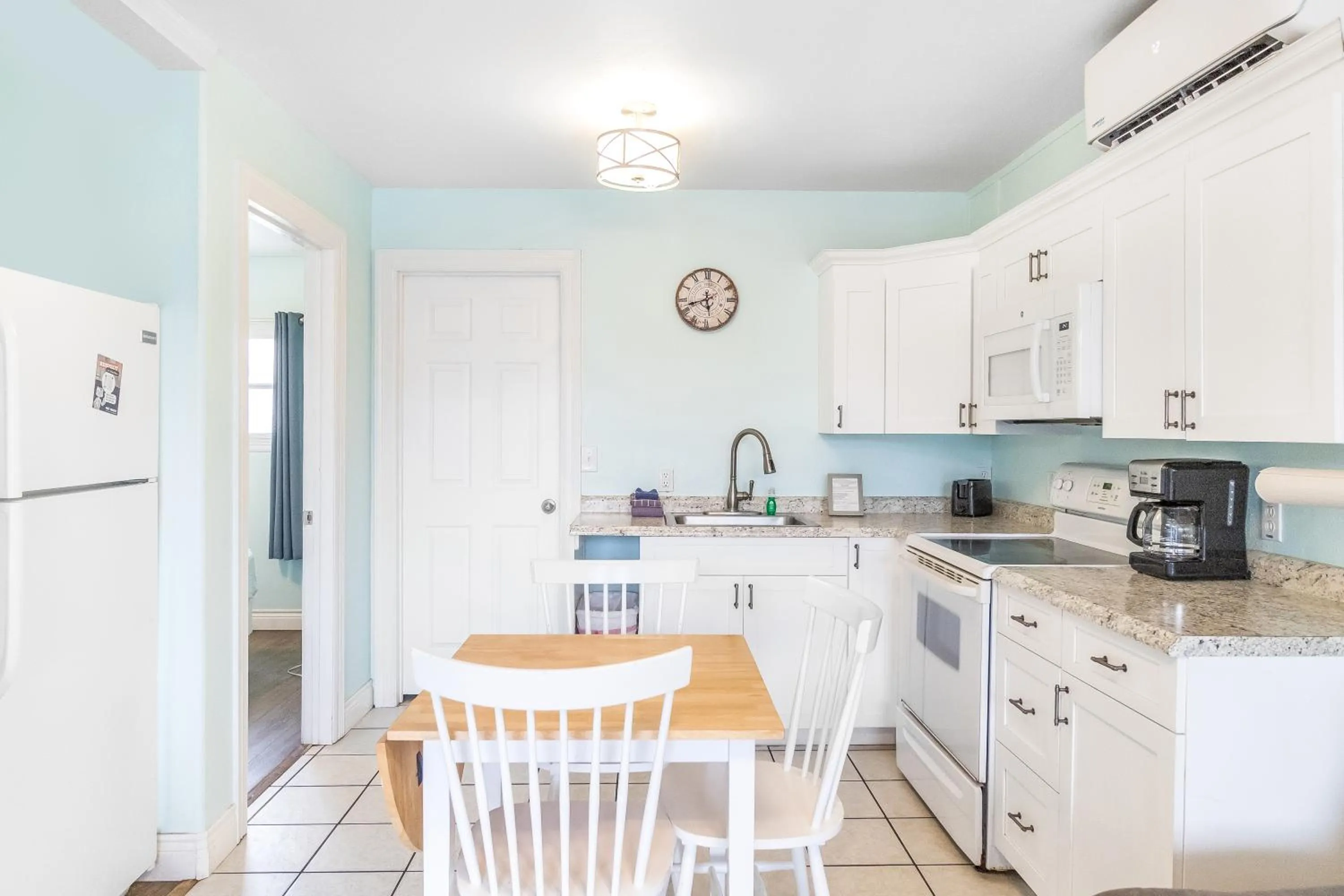 Kitchen or kitchenette in Tropic Island Resort