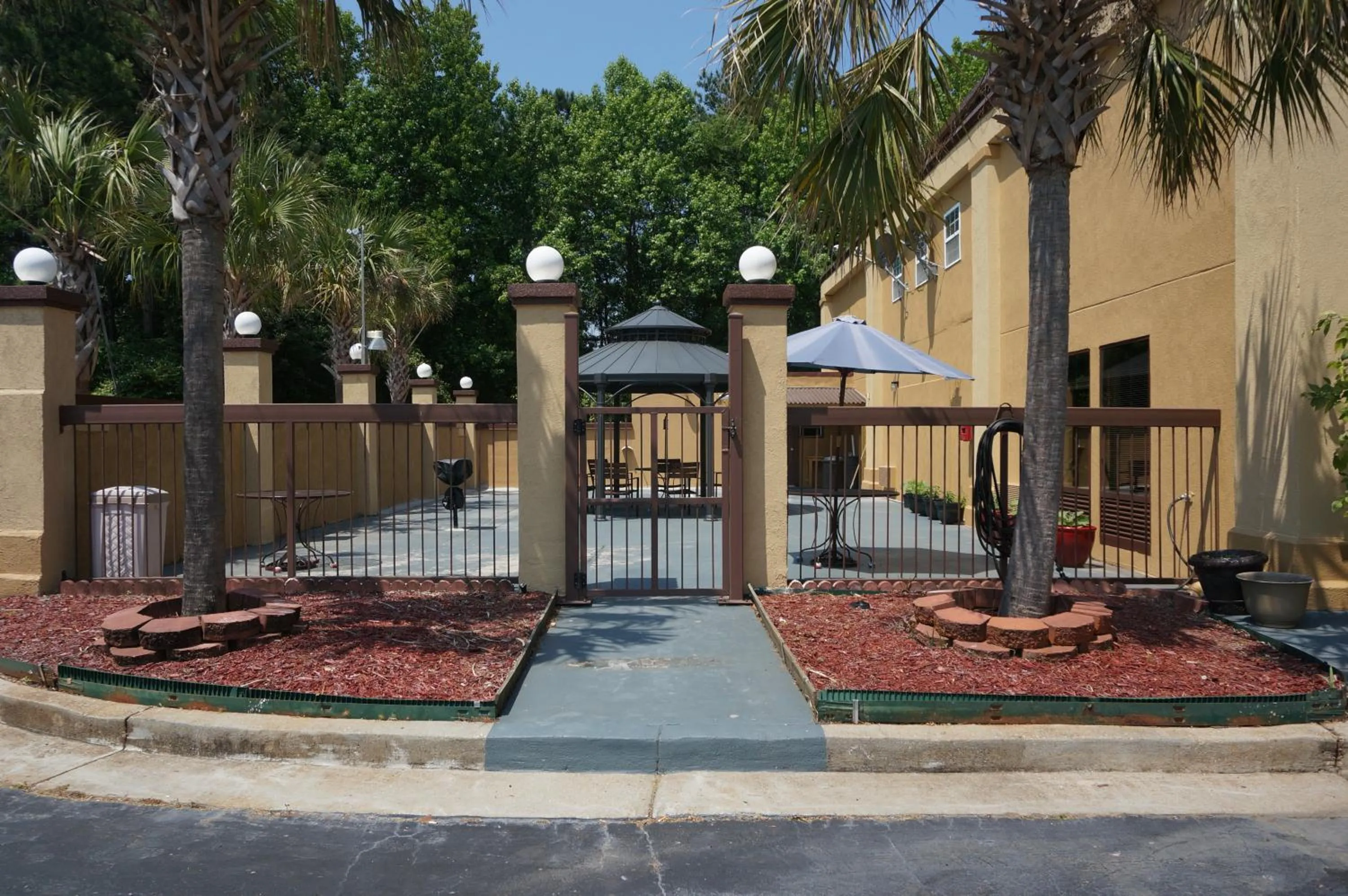 Patio in Stockbridge Inn