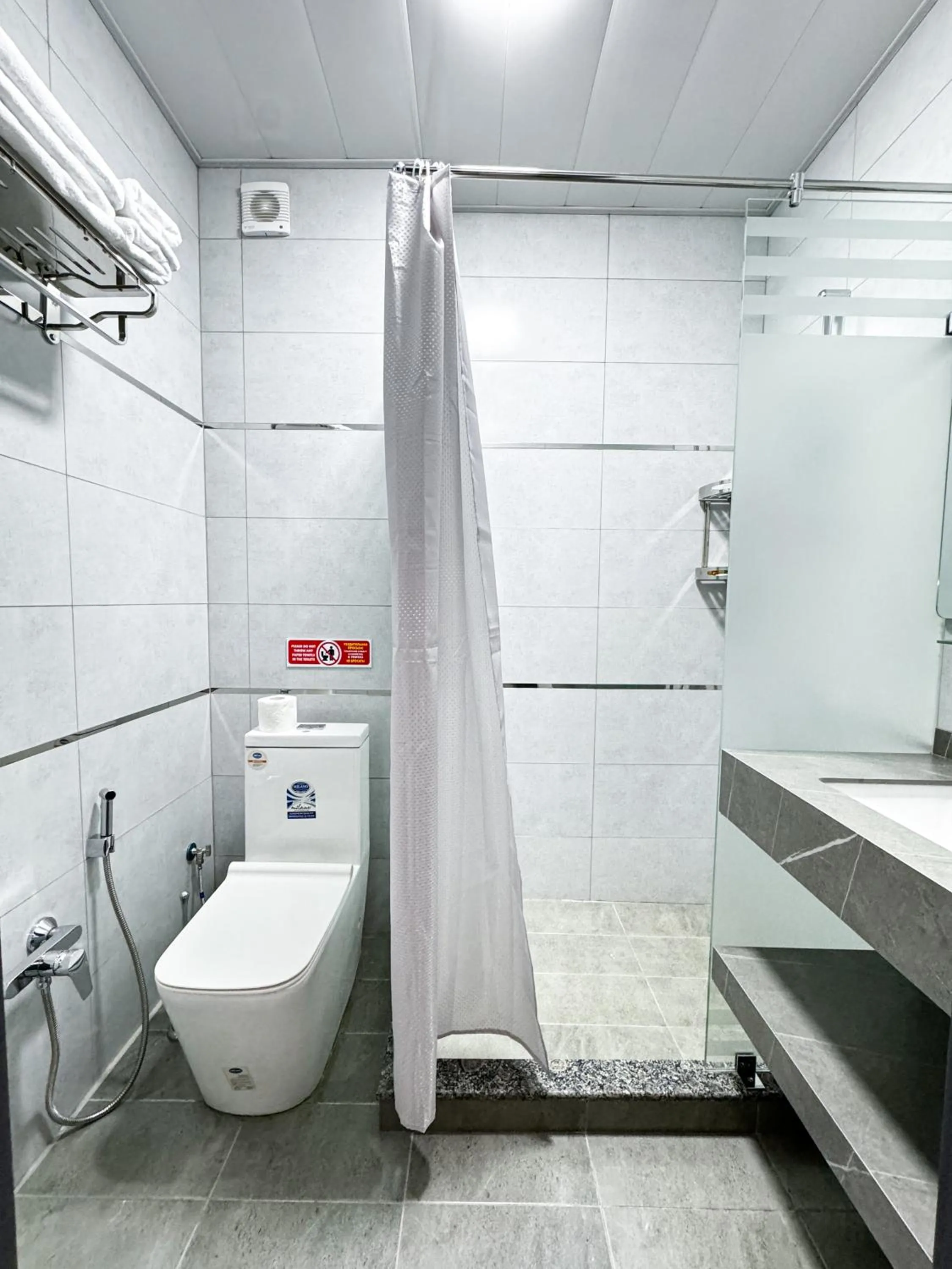 Shower in De Villa Hotel