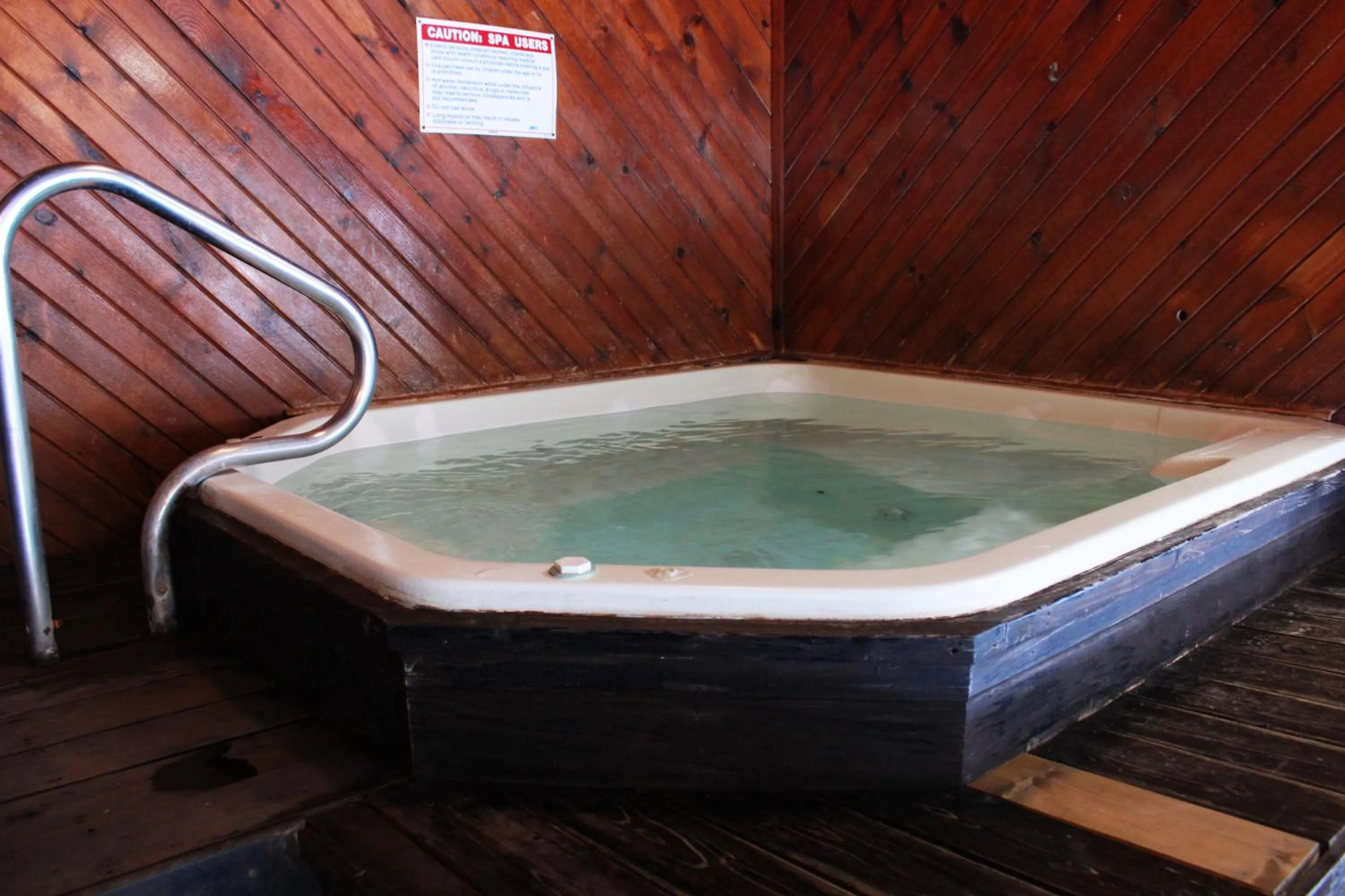Hot Tub in Chief Motel