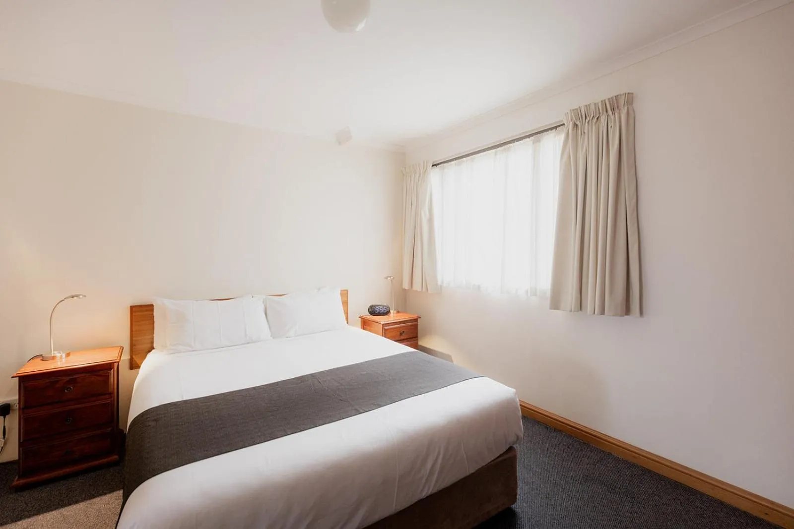 Bed in Argyle Motor Lodge