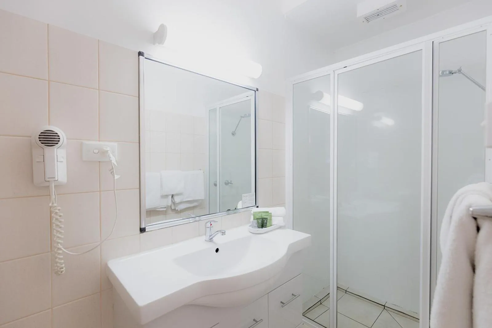 Shower in Argyle Motor Lodge