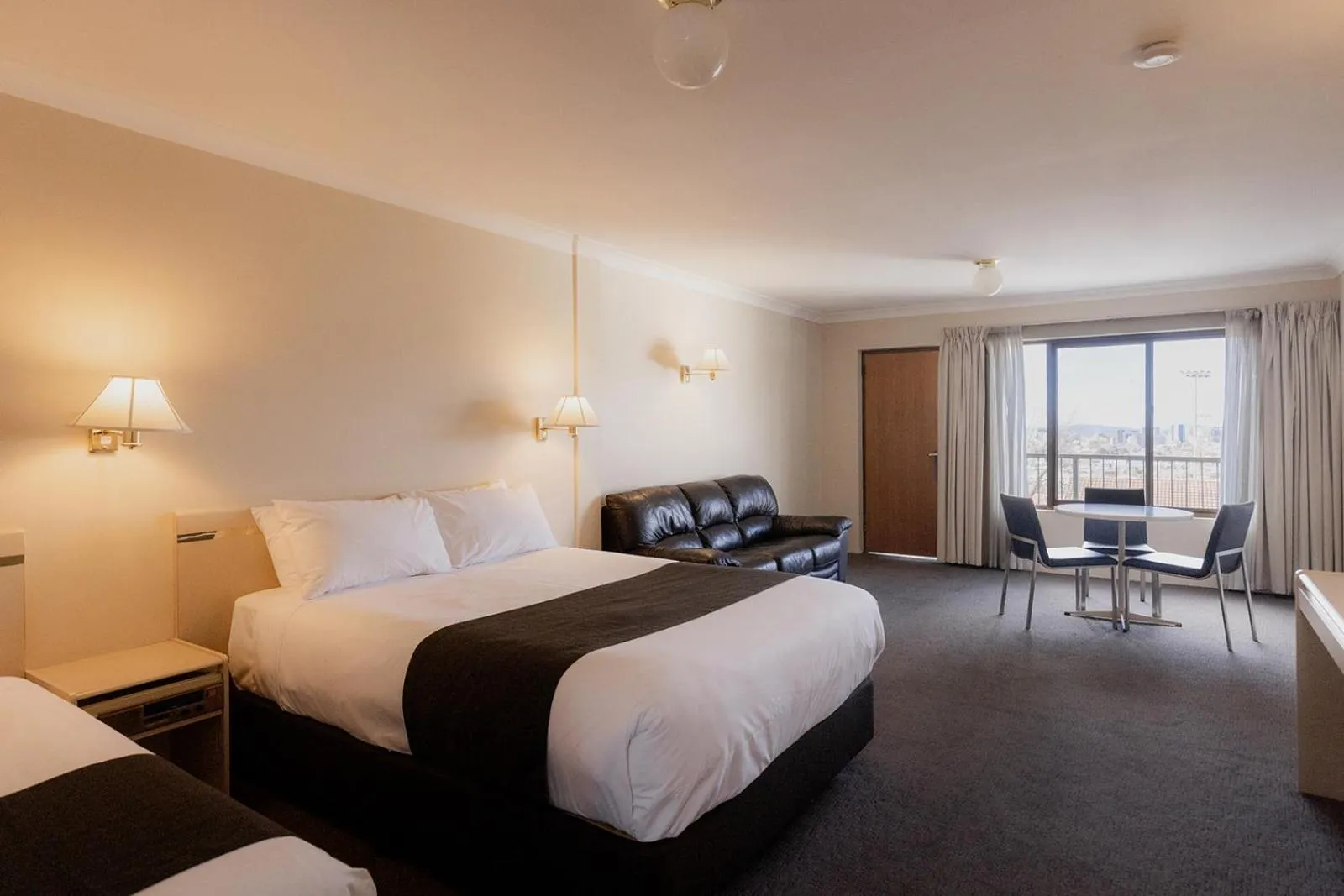 Photo of the whole room, Bed in Argyle Motor Lodge