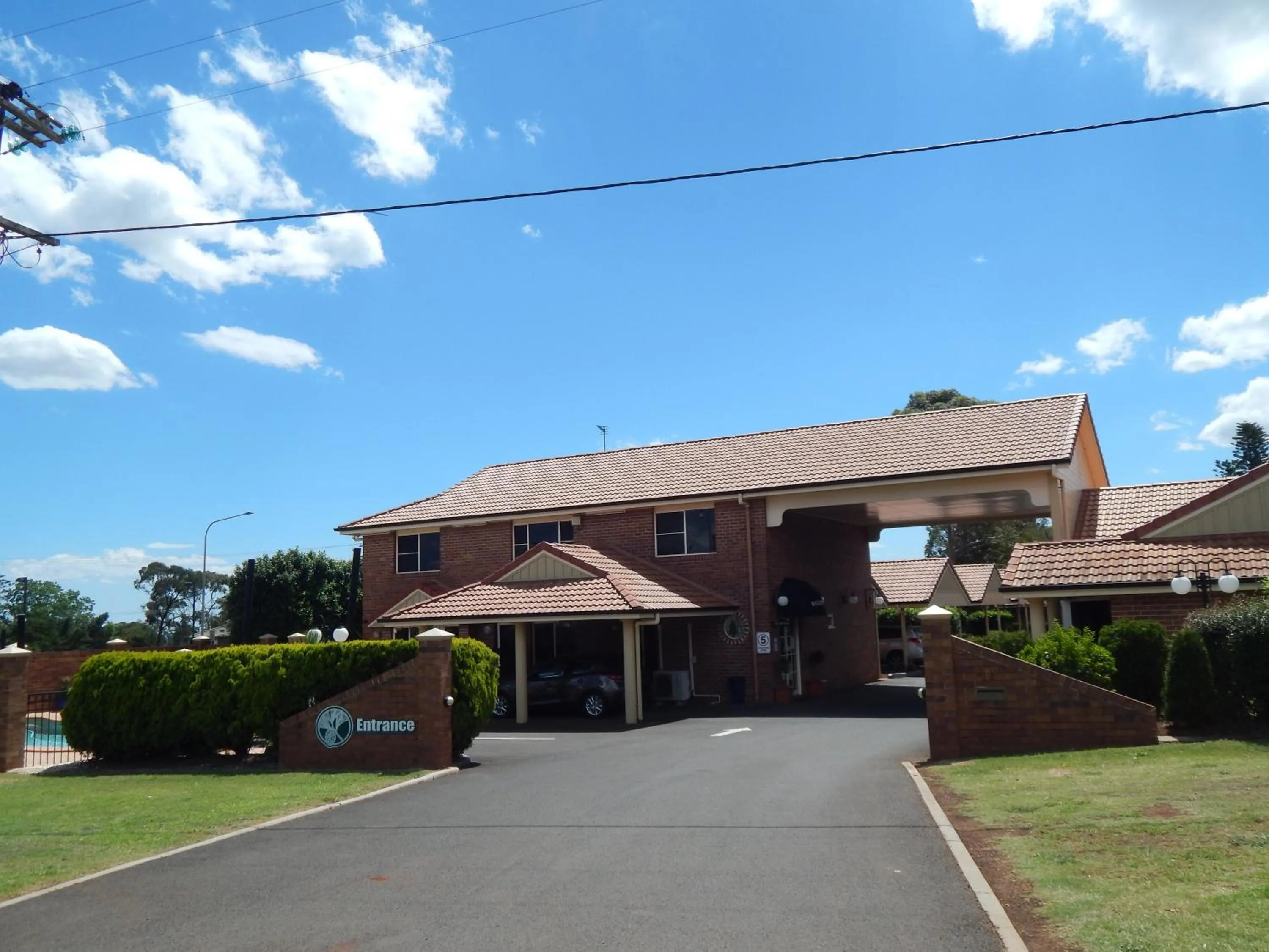 Property building in Cotswold Motor Inn