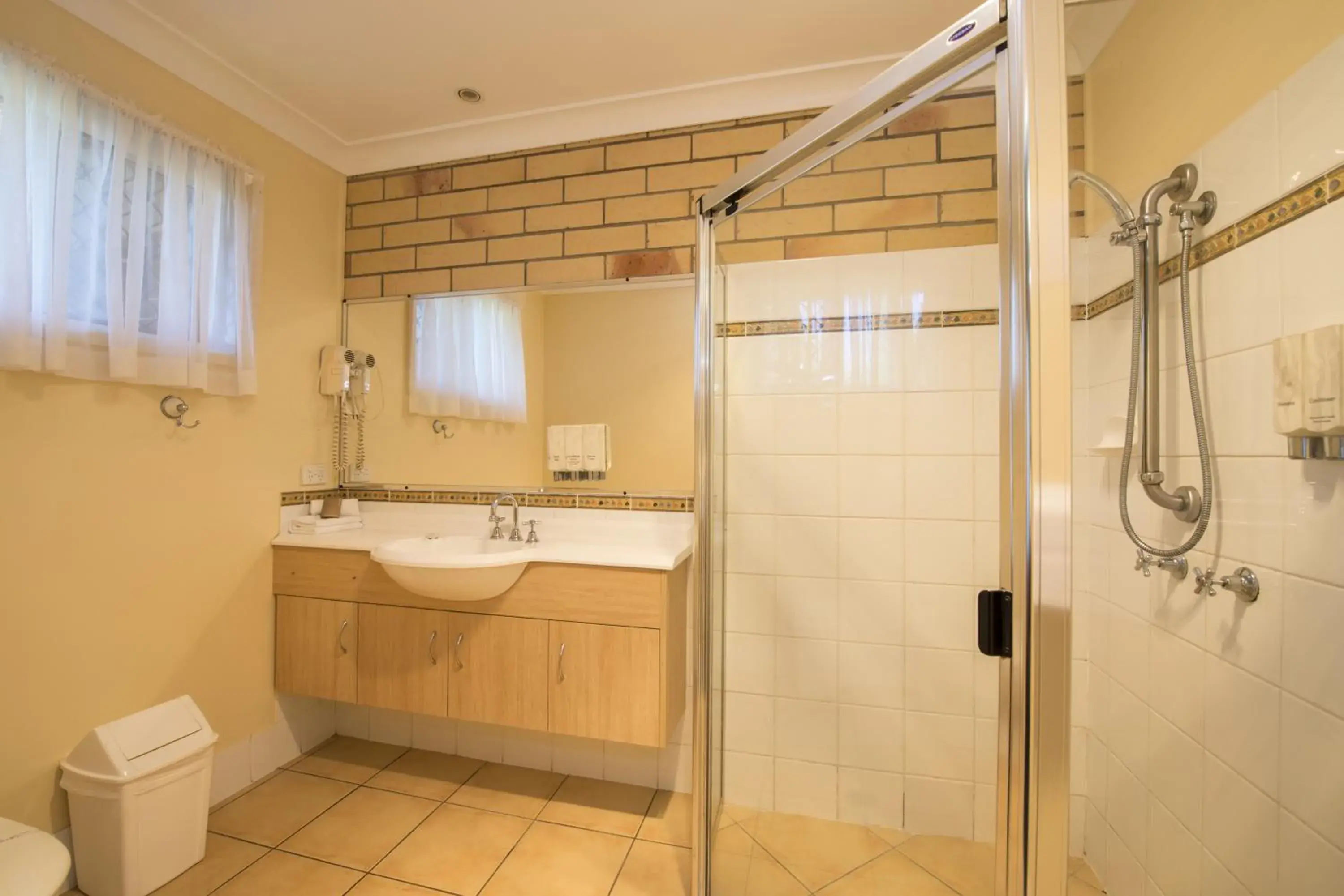 One-Bedroom Apartment in Cotswold Motor Inn One-Bedroom Apartment in Cotswold Motor Inn