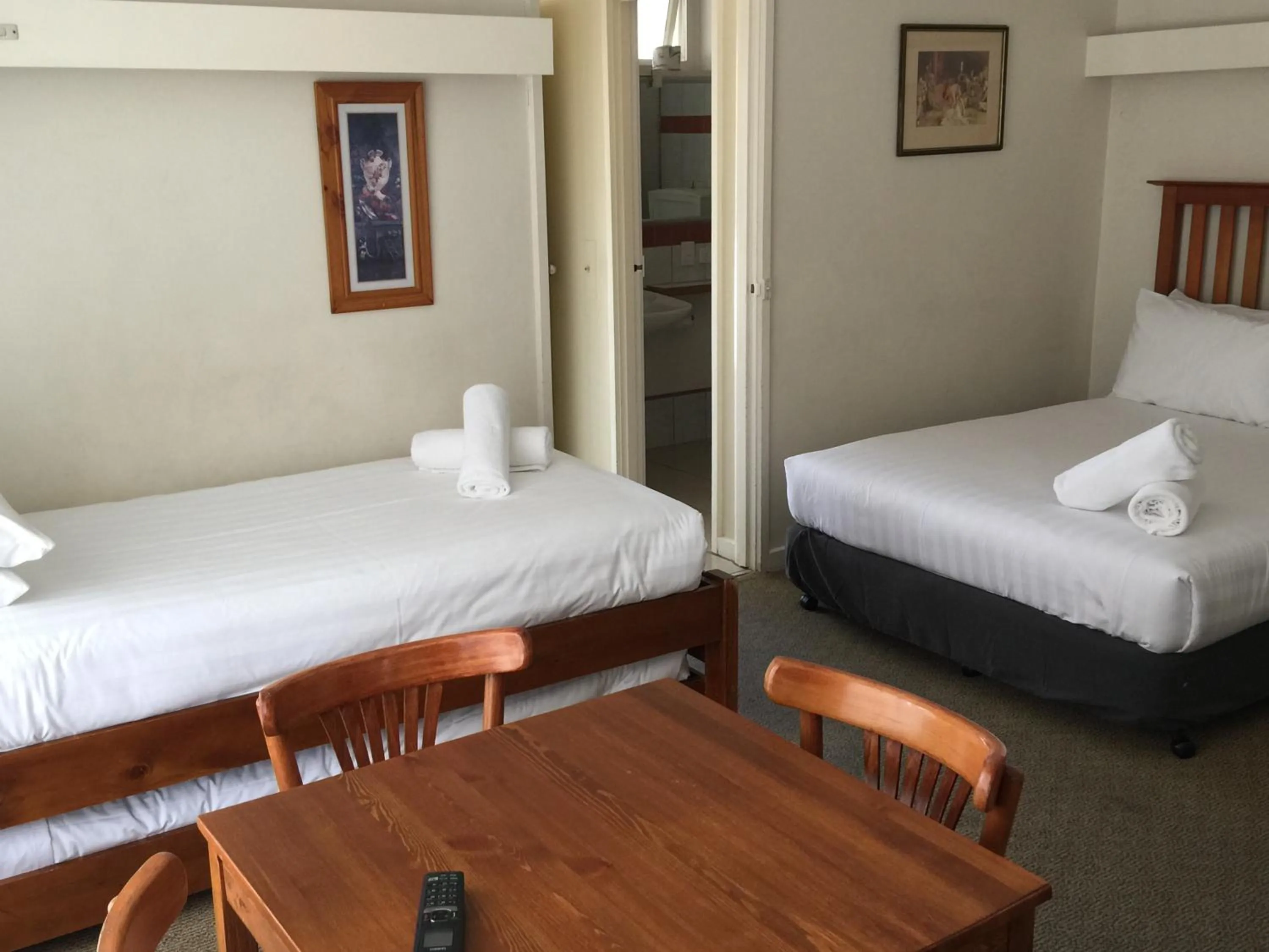 Living room in Aberdeen Motor Inn