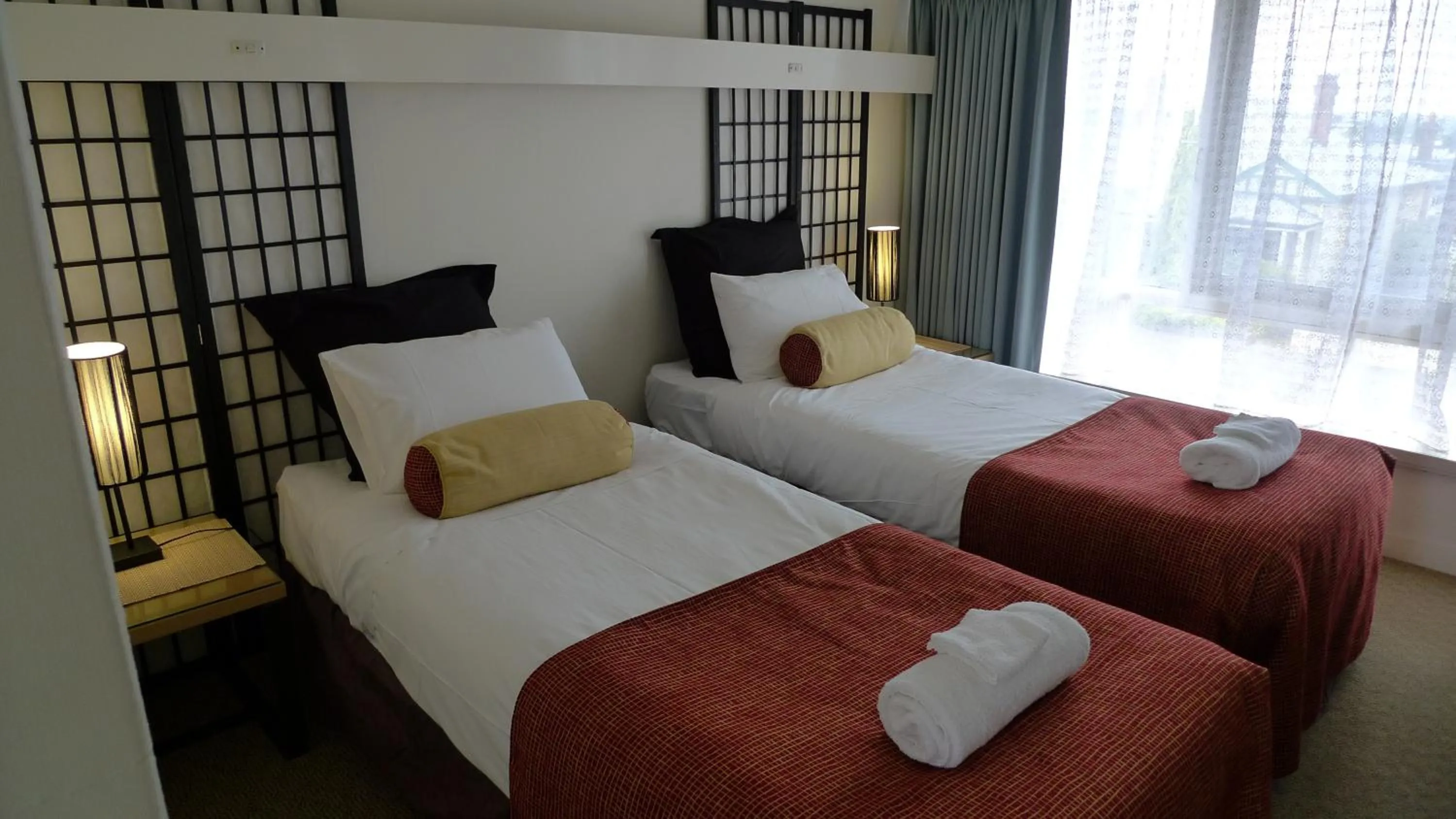 Bed in Aberdeen Motor Inn