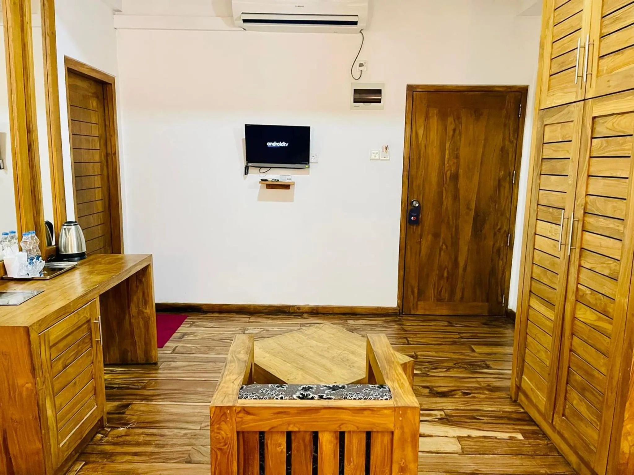 TV and multimedia in Hotel Sea Line