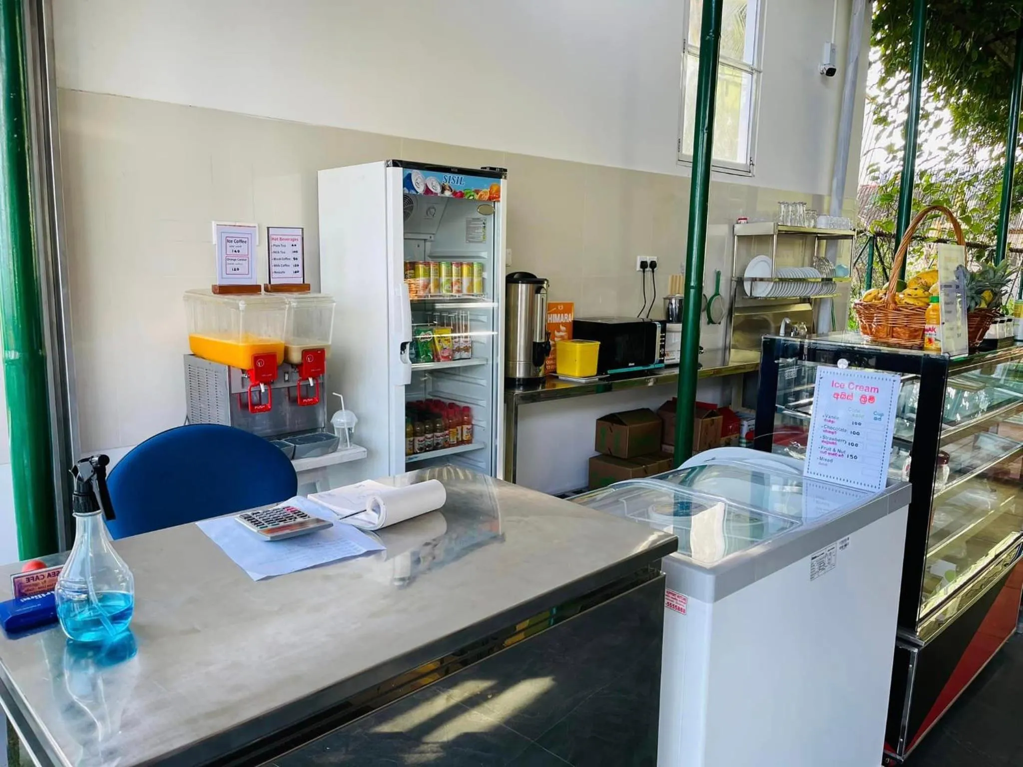 Restaurant/places to eat in Hotel Sea Line