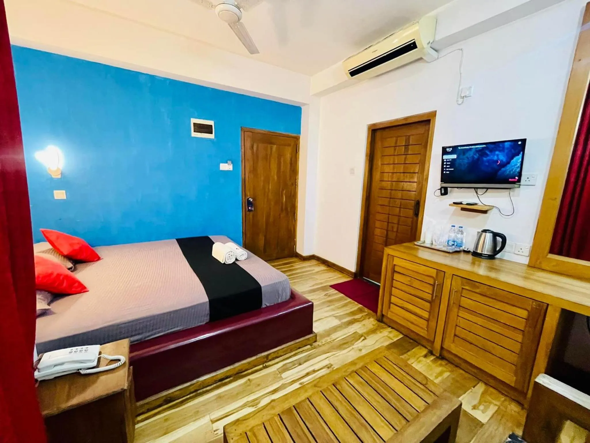 TV and multimedia, Bed in Hotel Sea Line