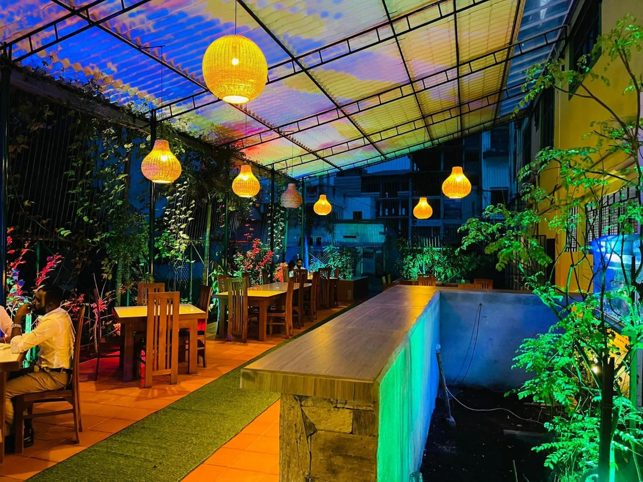 Restaurant/places to eat in Hotel Sea Line