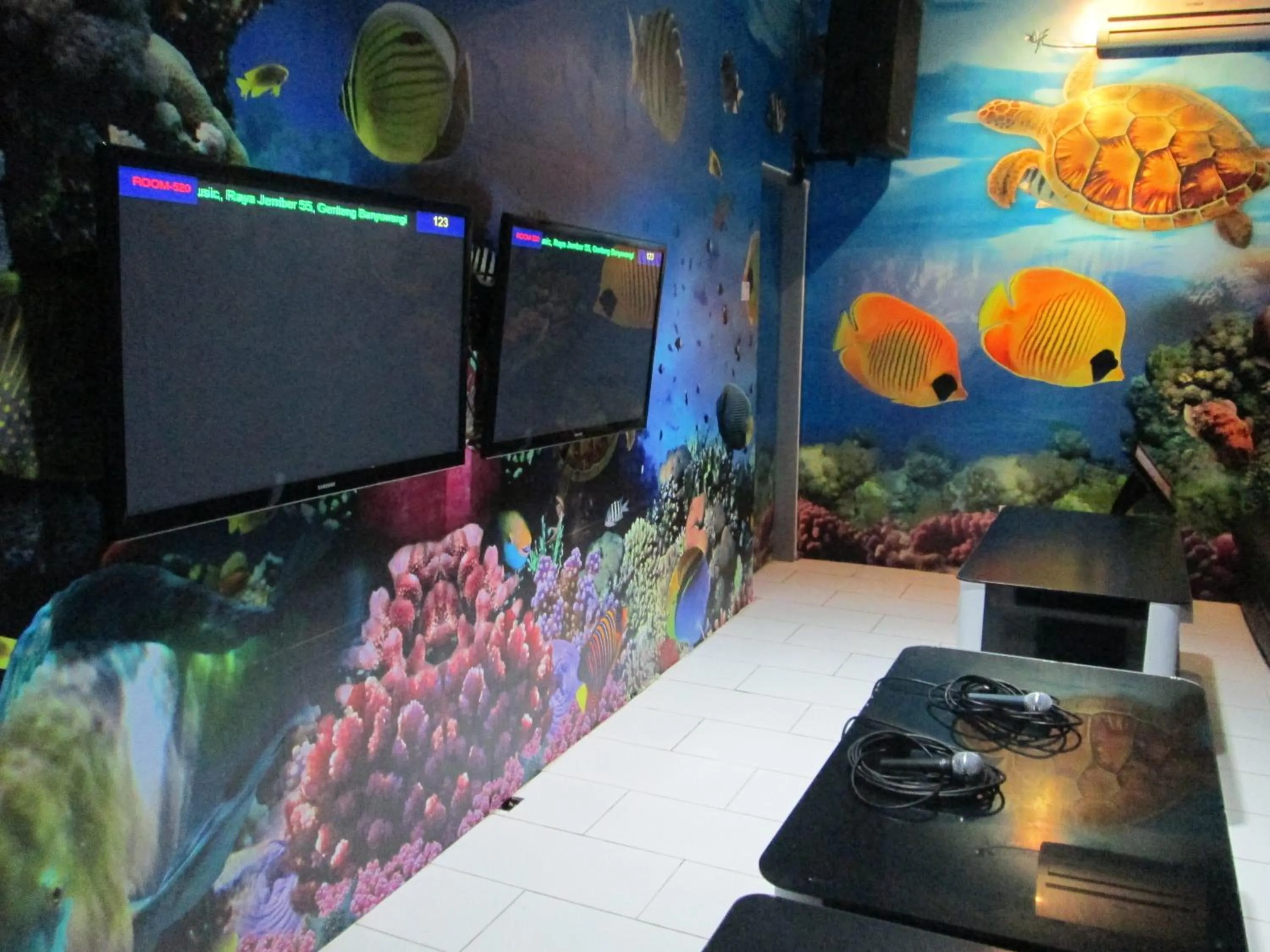 Karaoke in Mahkota Hotel