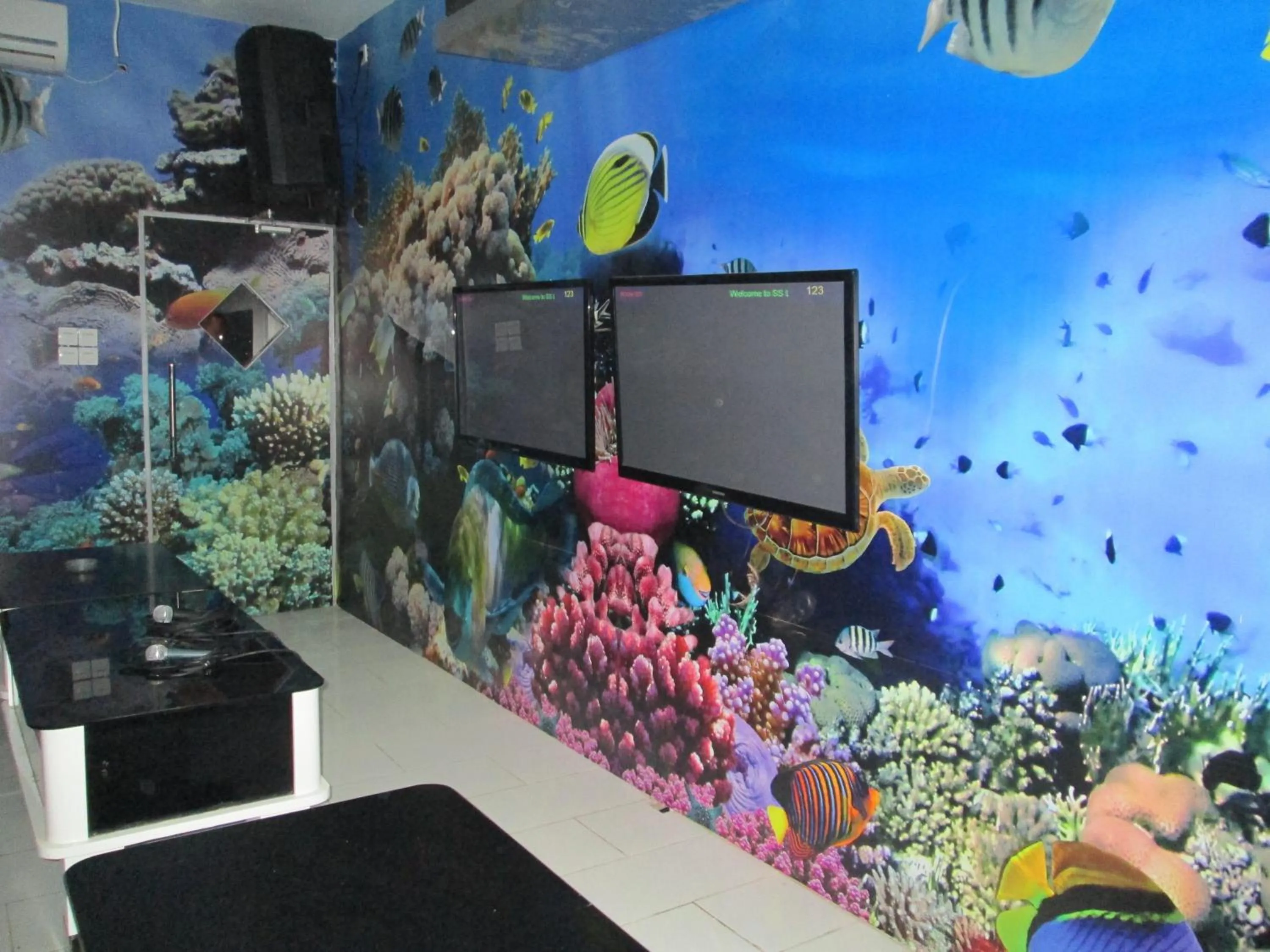 Karaoke in Mahkota Hotel