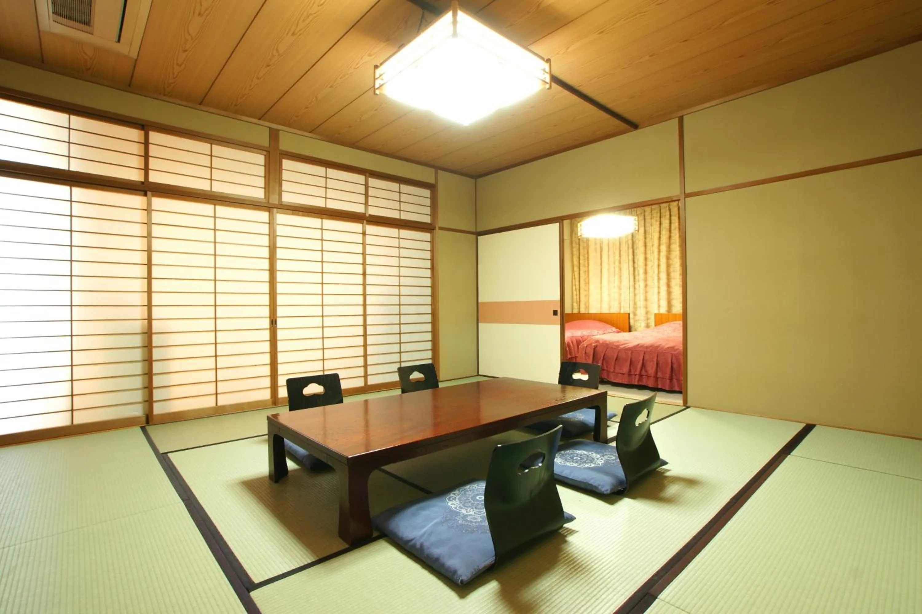 Photo of the whole room in Imakuni Ryokan