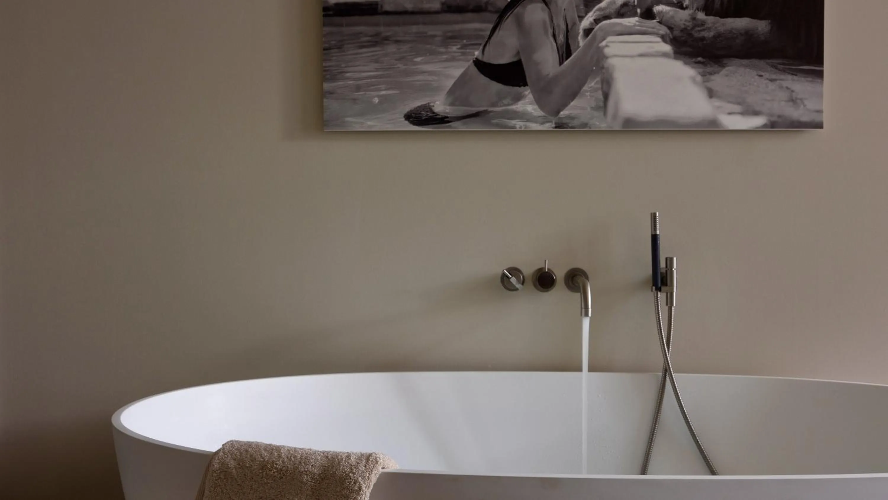 Bath in De Gulden Poorte, a LXRYHOME Hotel Collection