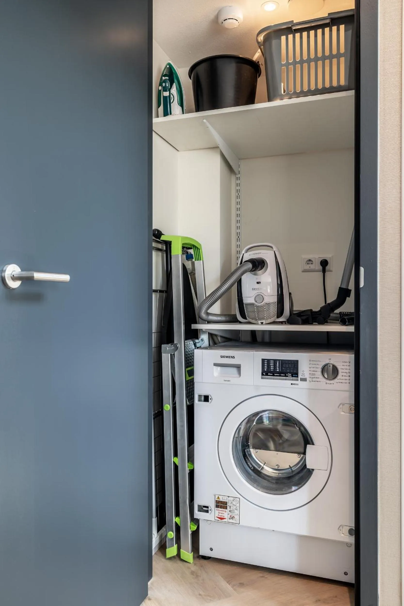 washing machine in BizStay Delft
