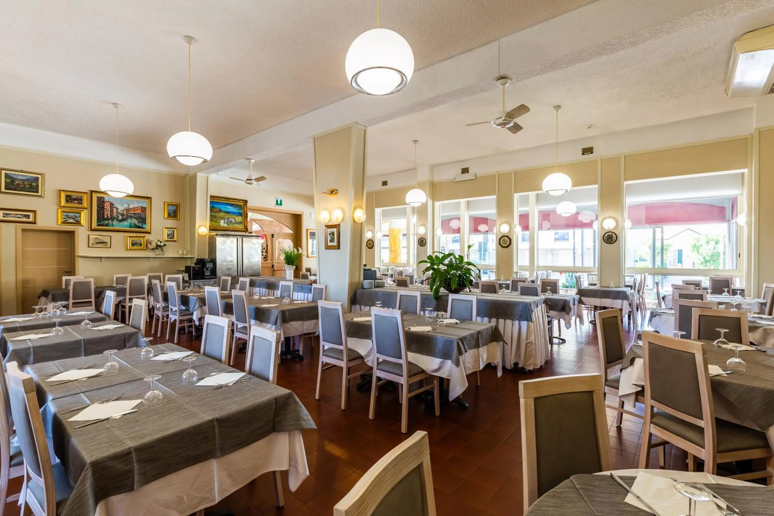 Restaurant/places to eat in Hotel Splendid