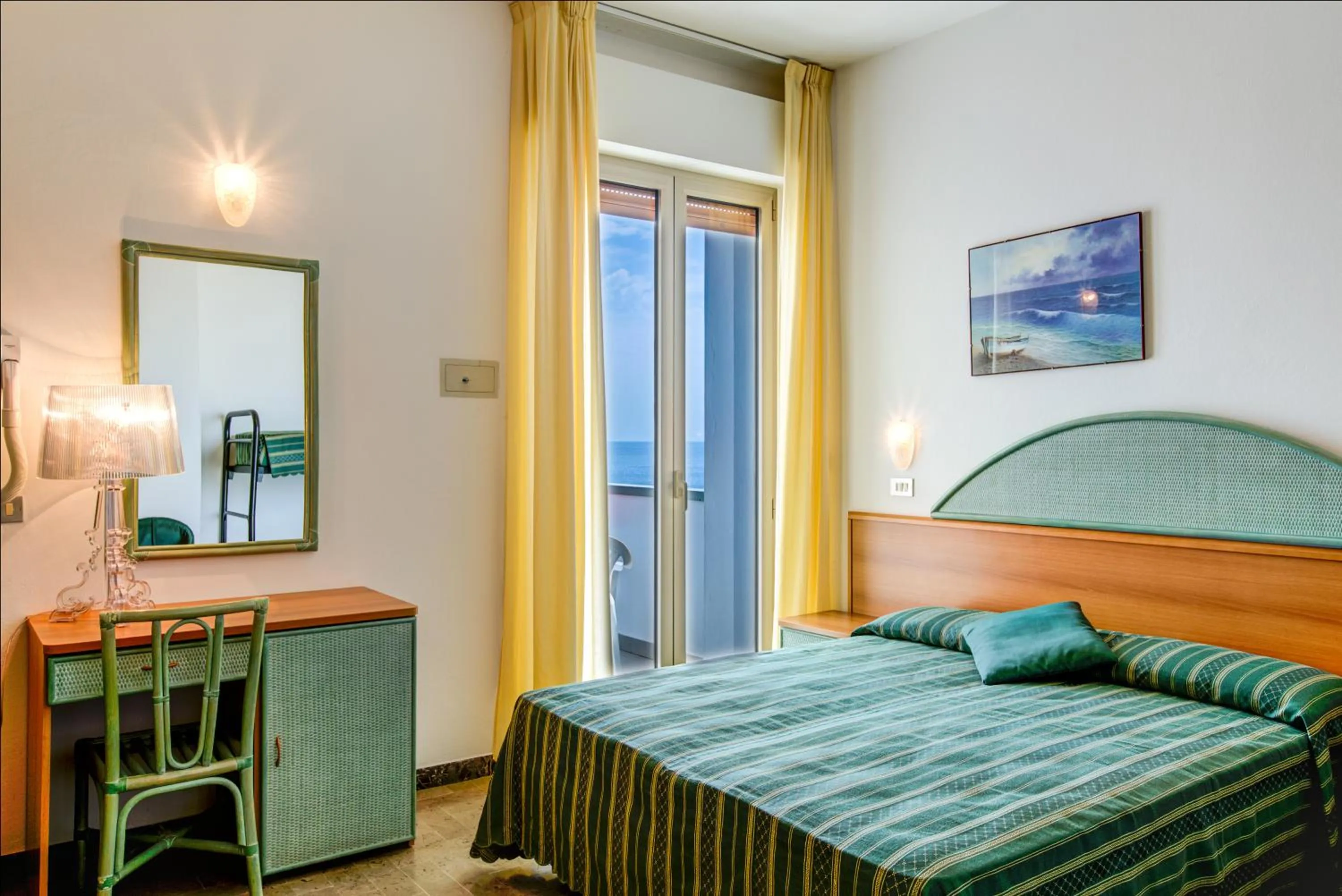 Sea view, Bed in Hotel Splendid