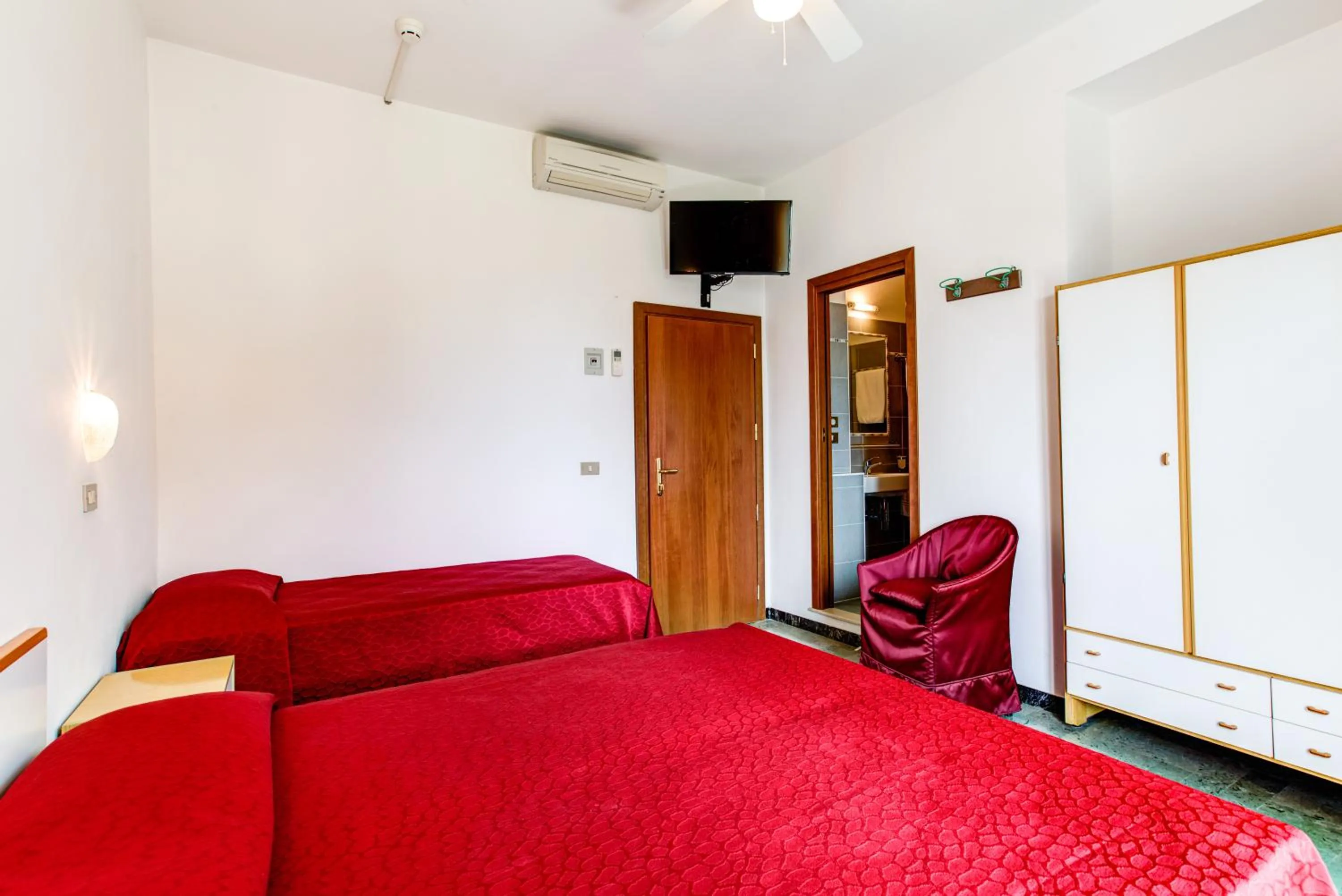 Sea view, Bed in Hotel Splendid